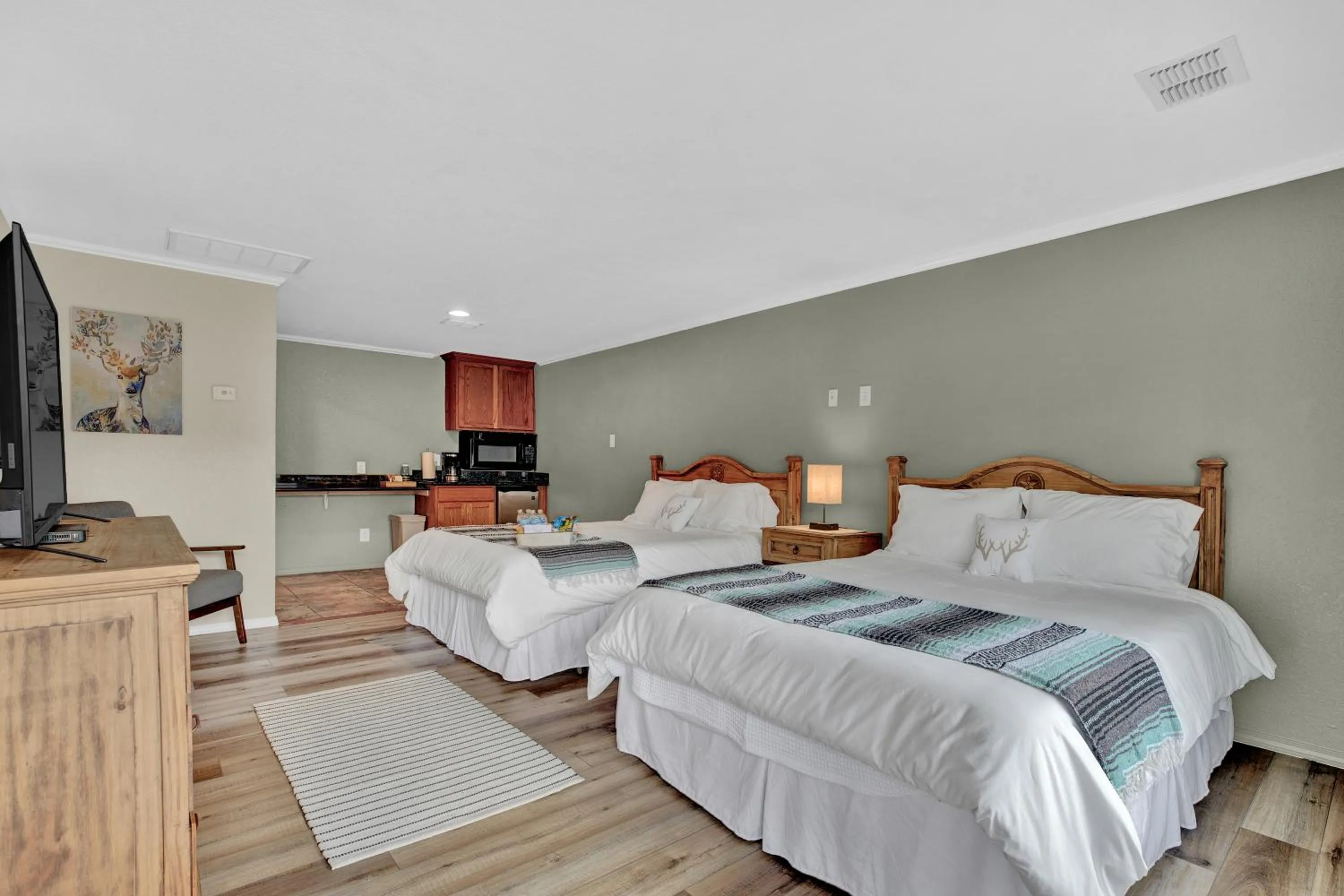 Bed in Maven's Inn & Grill