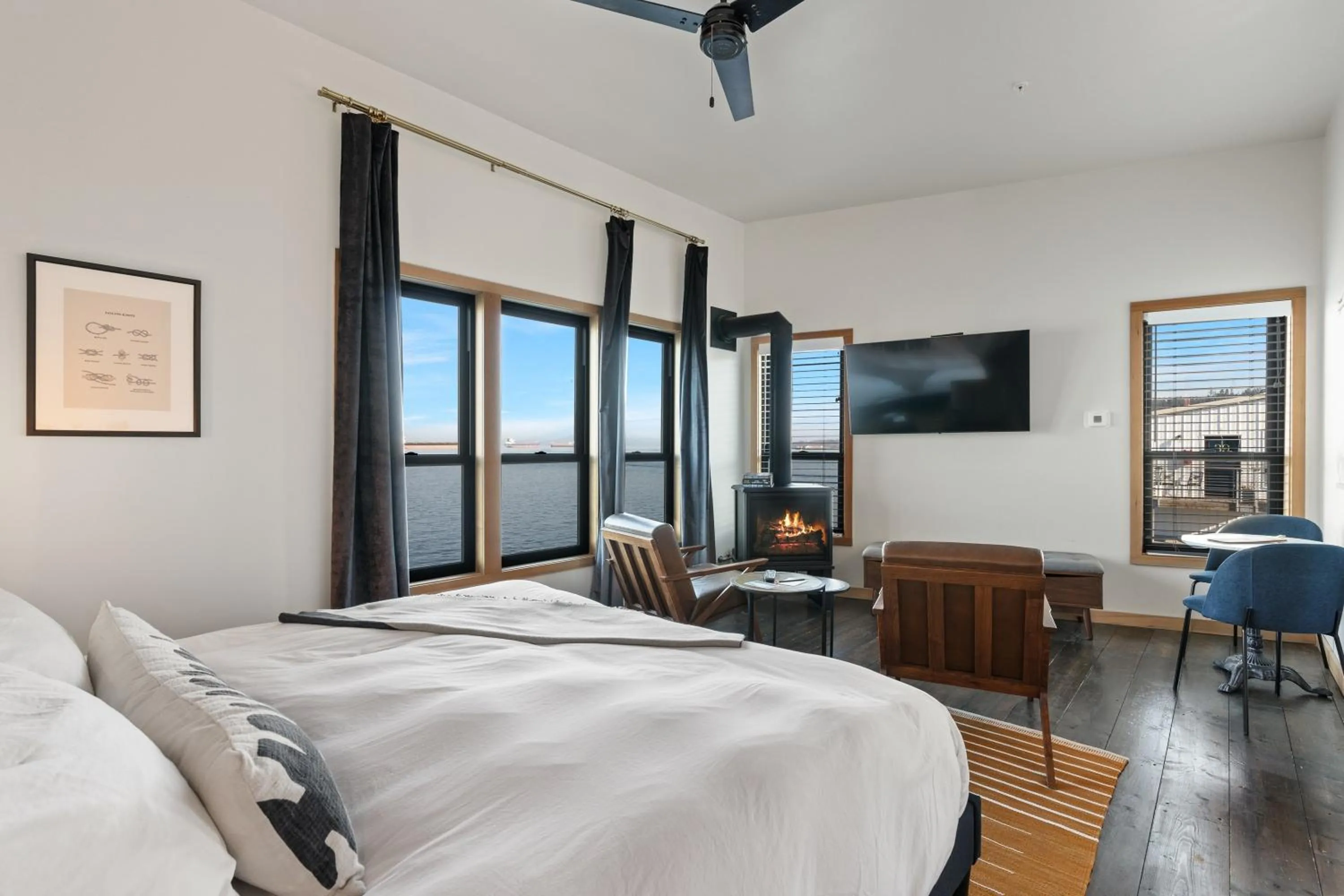 Bed in Bowline Hotel