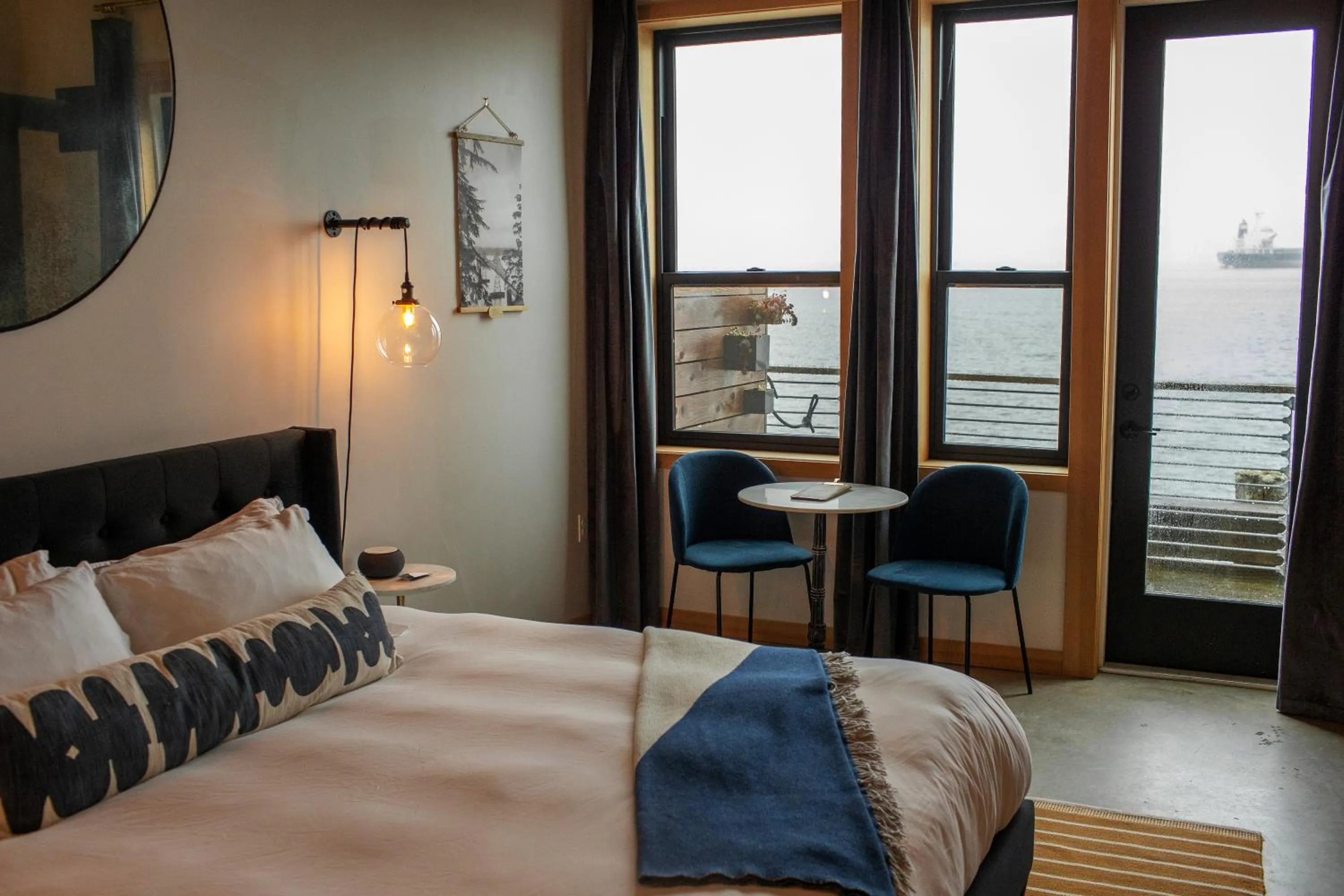 View (from property/room), Bed in Bowline Hotel