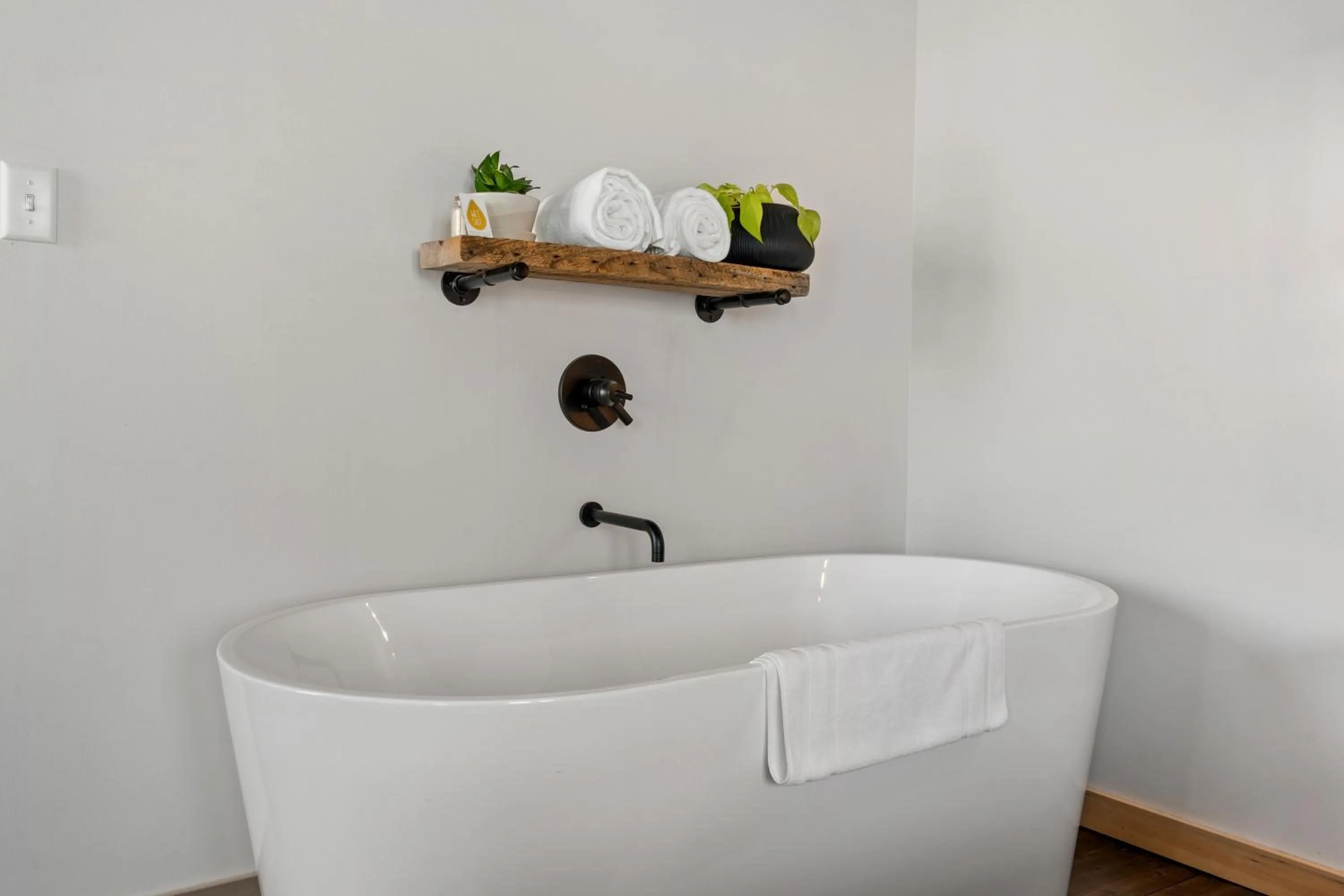 Bath in Bowline Hotel