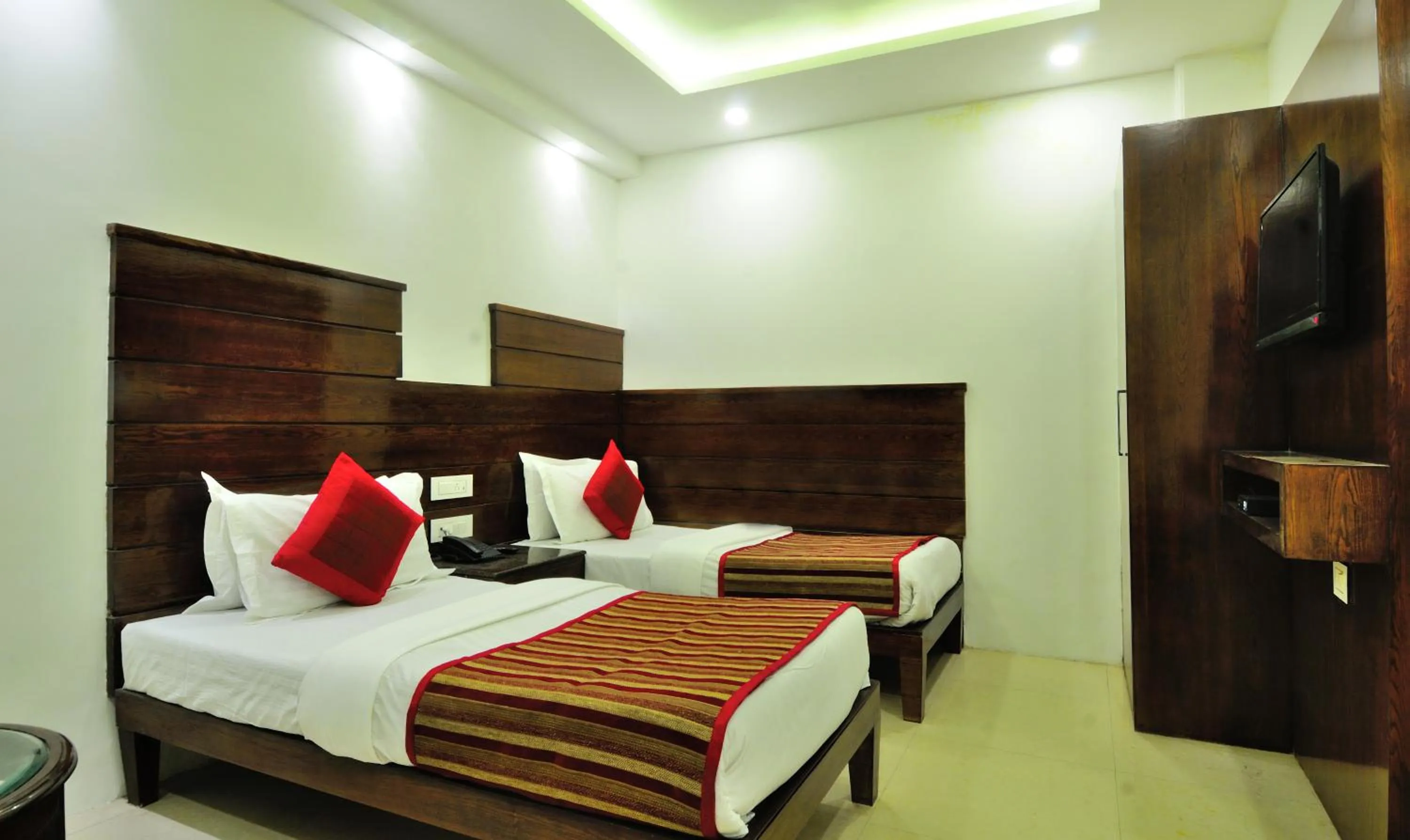 Bed in The Yuvraj By LIVIQ