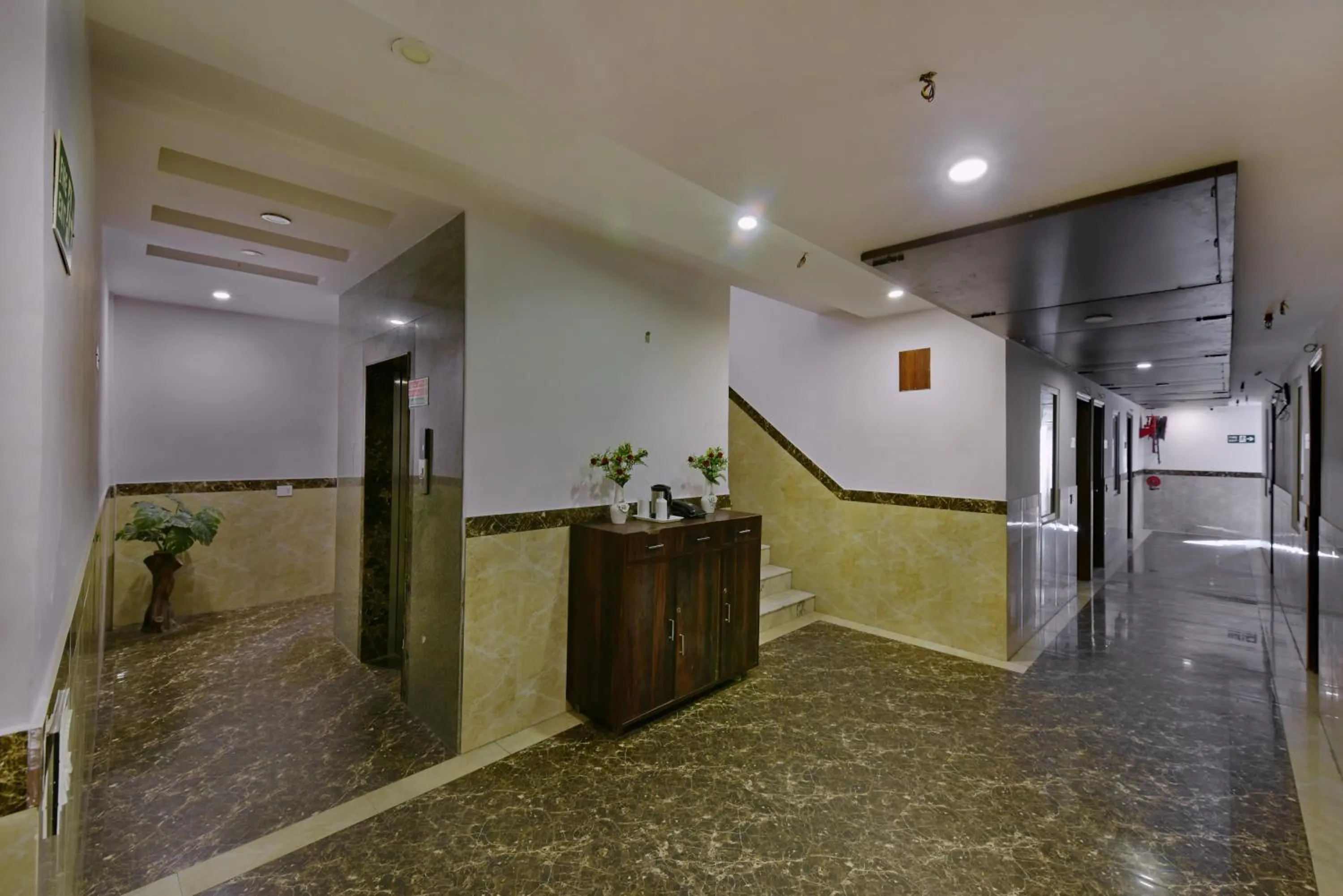 Lobby or reception in The Yuvraj By LIVIQ