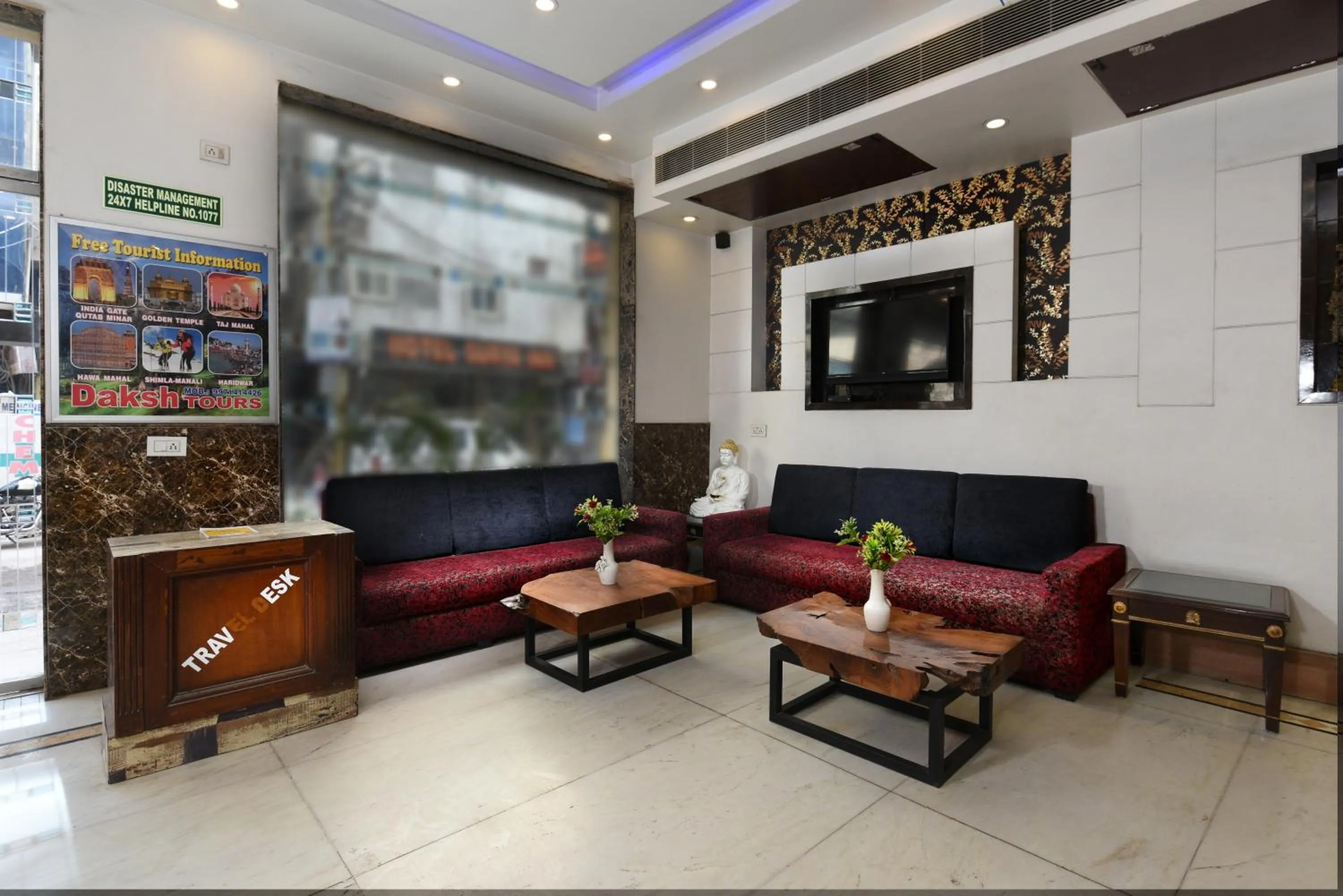 Lobby or reception in The Yuvraj By LIVIQ