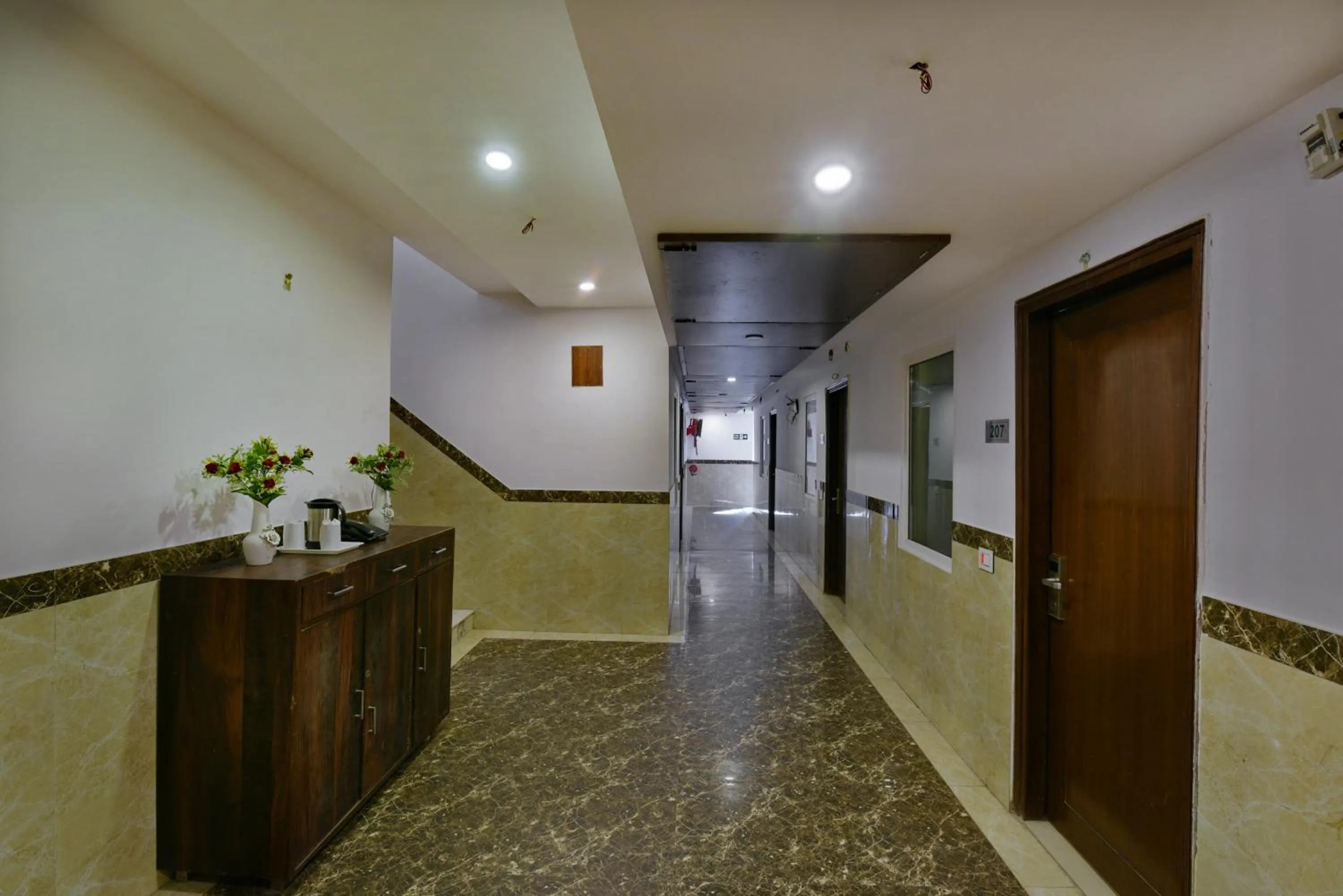 Lobby or reception in The Yuvraj By LIVIQ