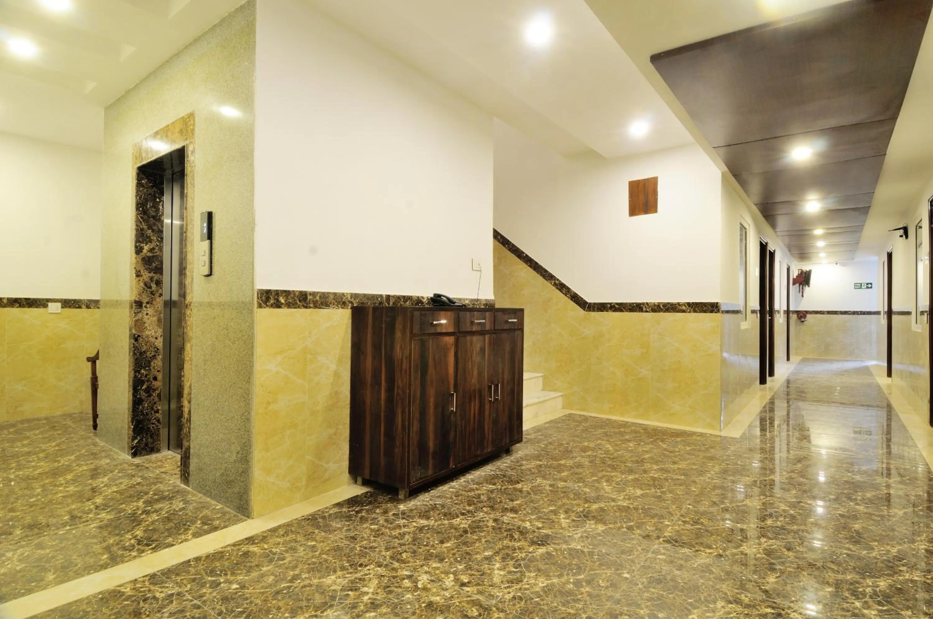 Lobby or reception in The Yuvraj By LIVIQ