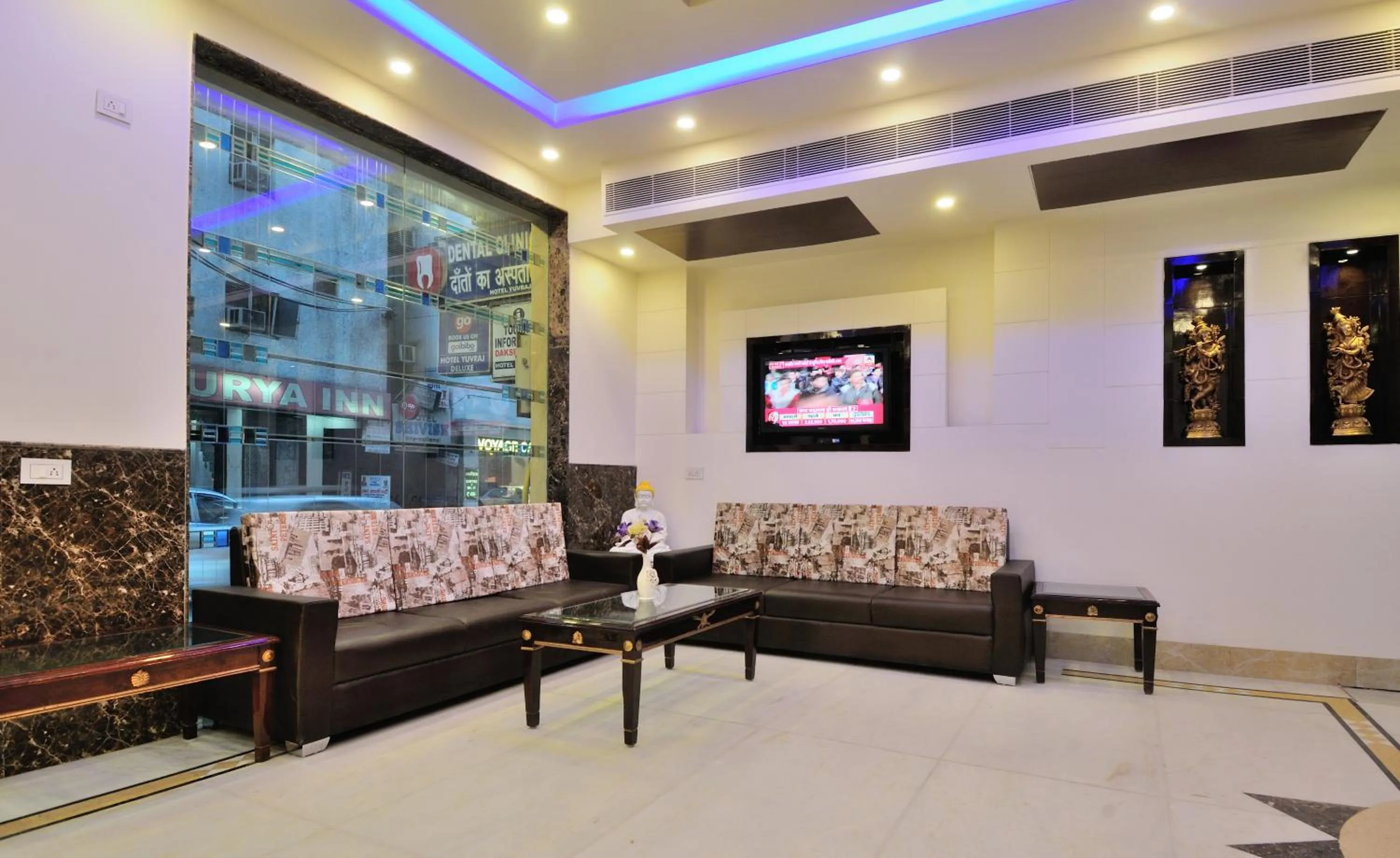 Lobby or reception in The Yuvraj By LIVIQ