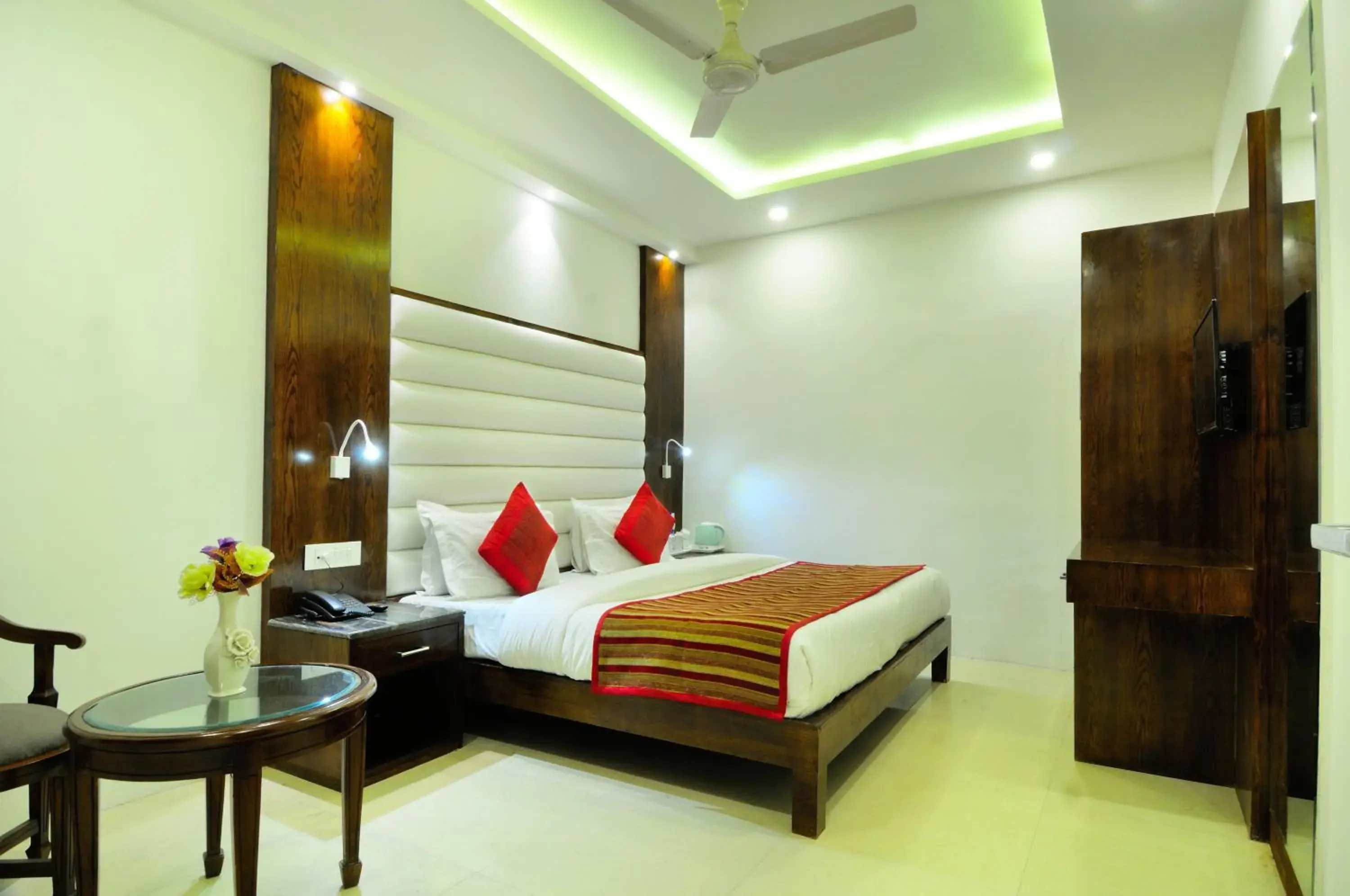 Bed in The Yuvraj By LIVIQ Bed in The Yuvraj By LIVIQ