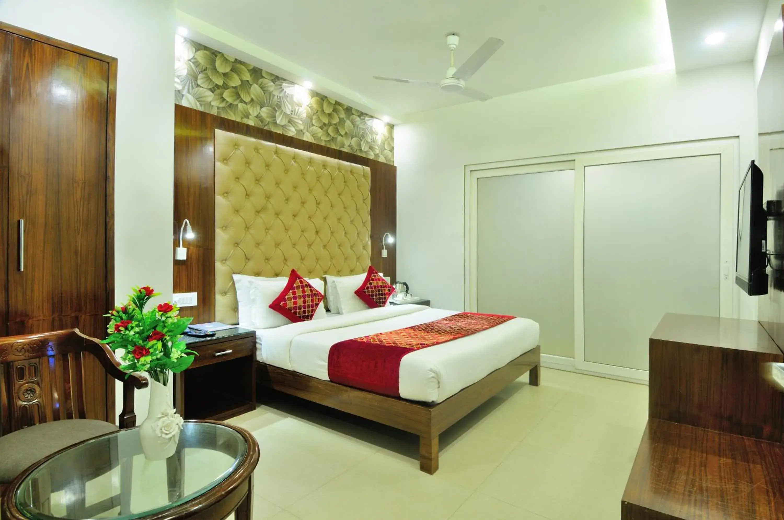 Superior Deluxe Double or Twin Room in Hotel Yuvraj Deluxe Superior Deluxe Double or Twin Room in Hotel Yuvraj Deluxe