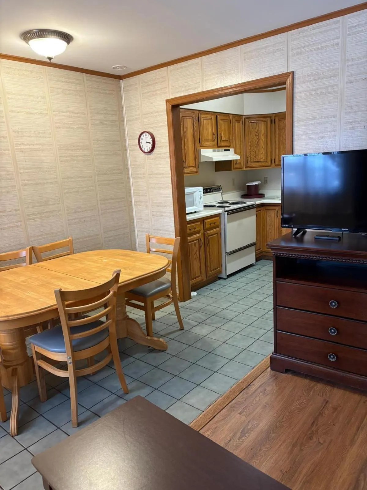 Mohican Resort Motel, Conveniently located to all Lake George attractions