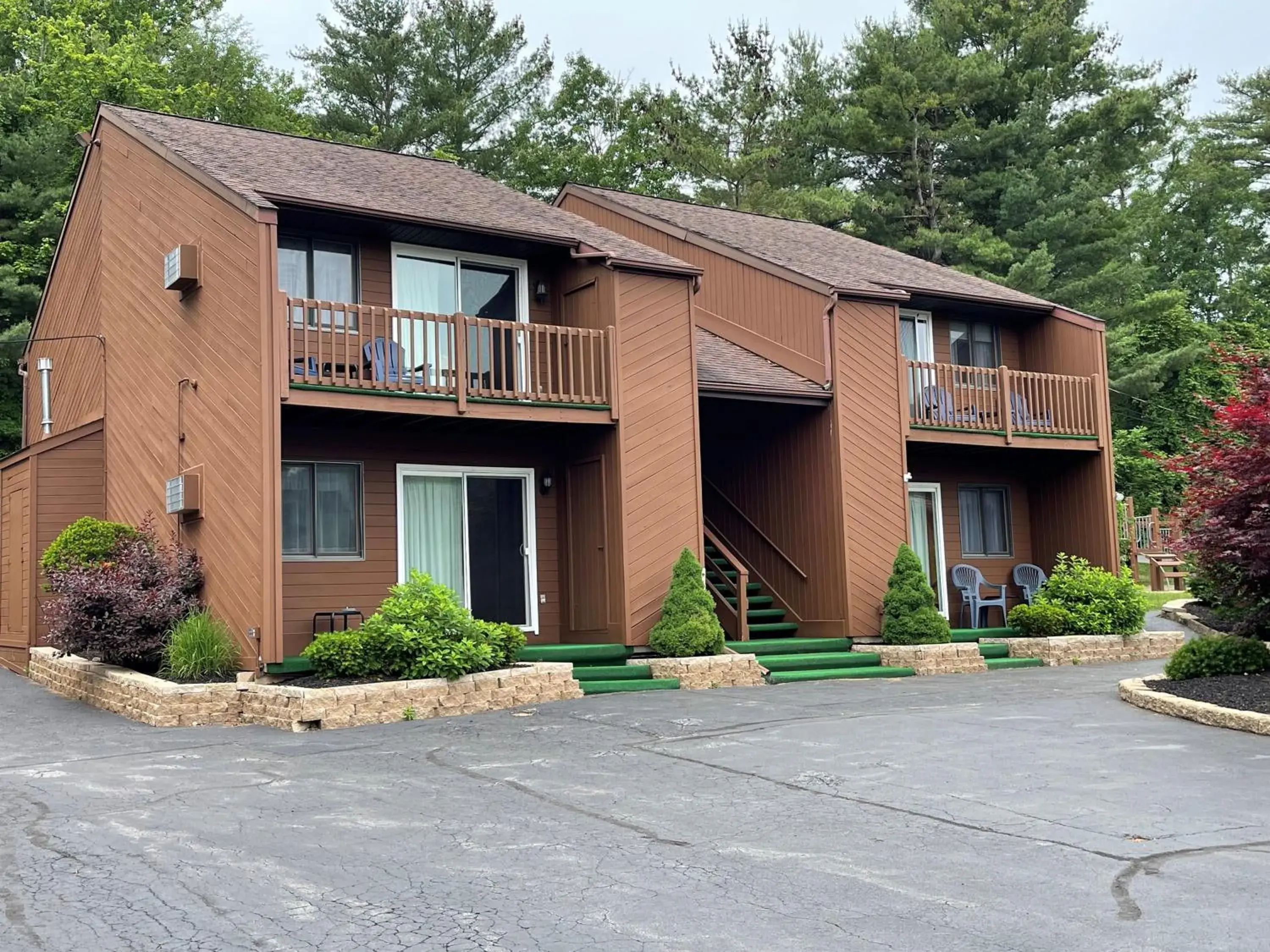 Deluxe Suite in Mohican Resort Motel, Conveniently located to all Lake George attractions Deluxe Suite in Mohican Resort Motel, Conveniently located to all Lake George attractions
