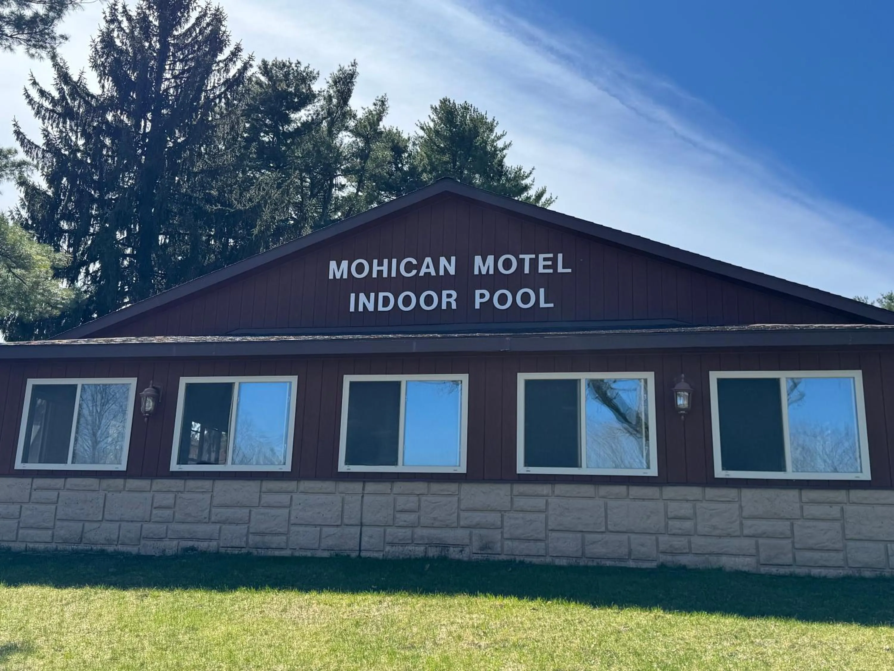 Mohican Resort Motel, Conveniently located to all Lake George attractions
