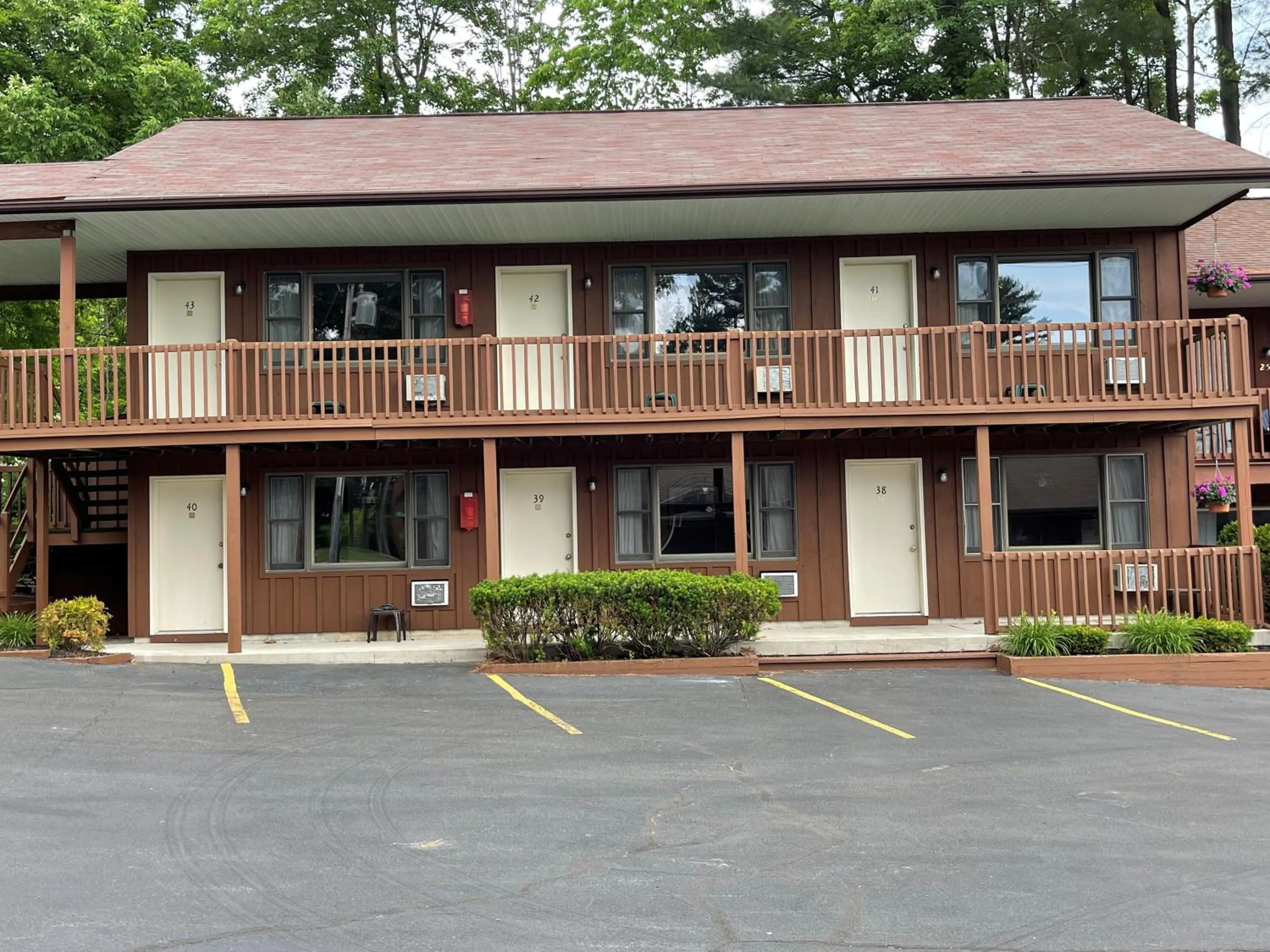 Mohican Resort Motel, Conveniently located to all Lake George attractions