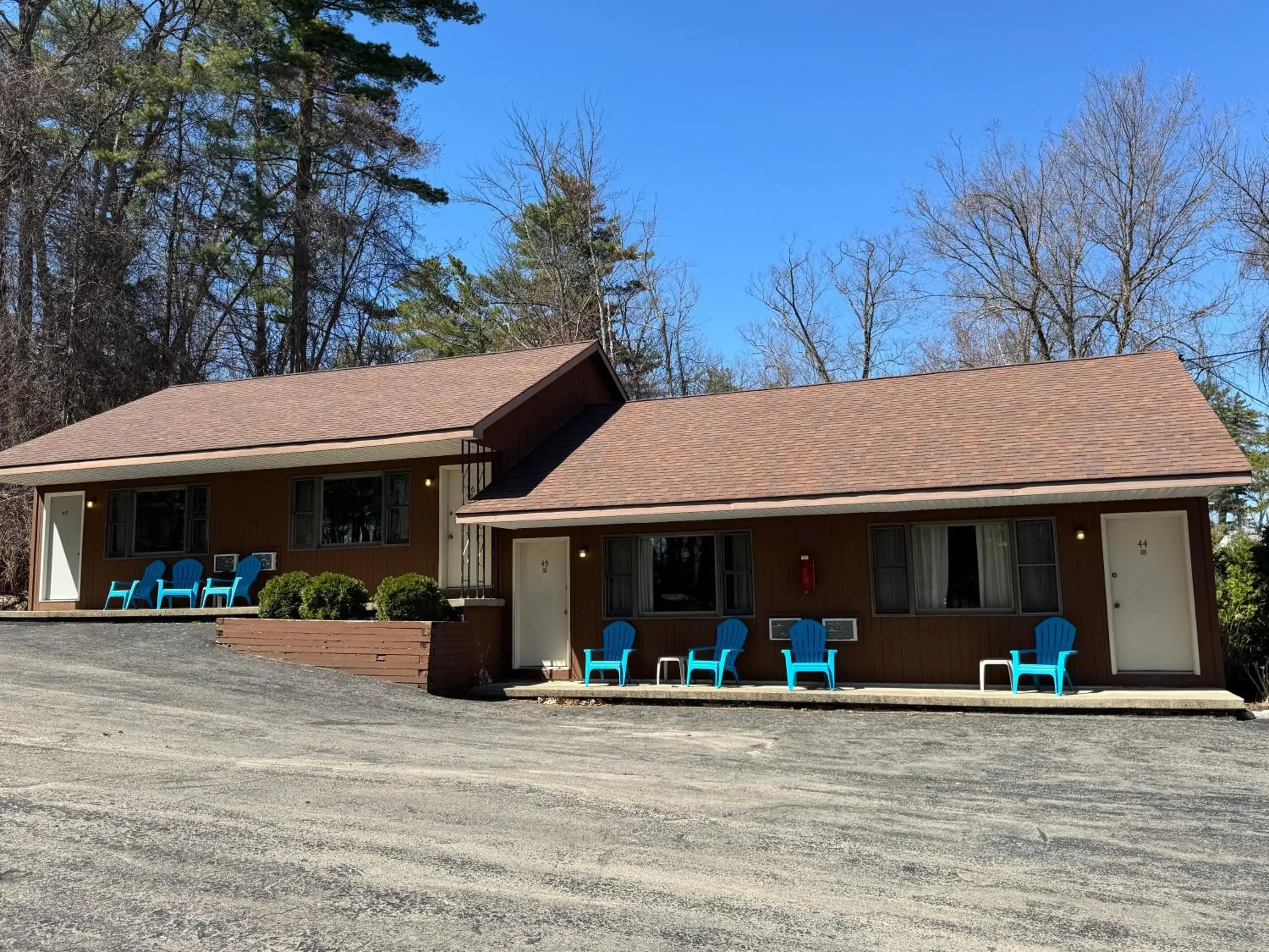 Family Bungalow in Mohican Resort Motel, Conveniently located to all Lake George attractions Family Bungalow in Mohican Resort Motel, Conveniently located to all Lake George attractions