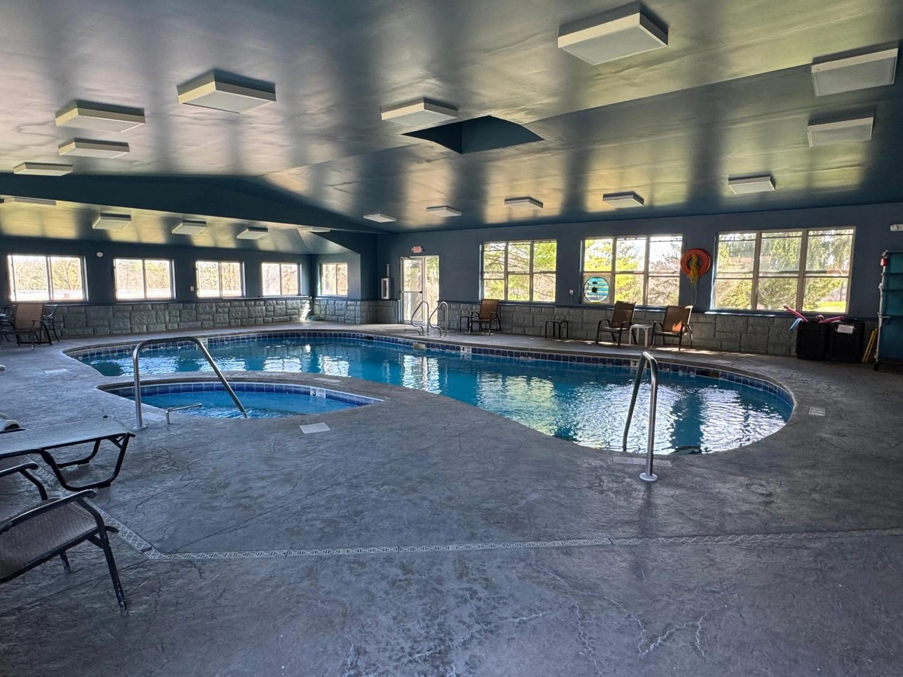 Mohican Resort Motel, Conveniently located to all Lake George attractions