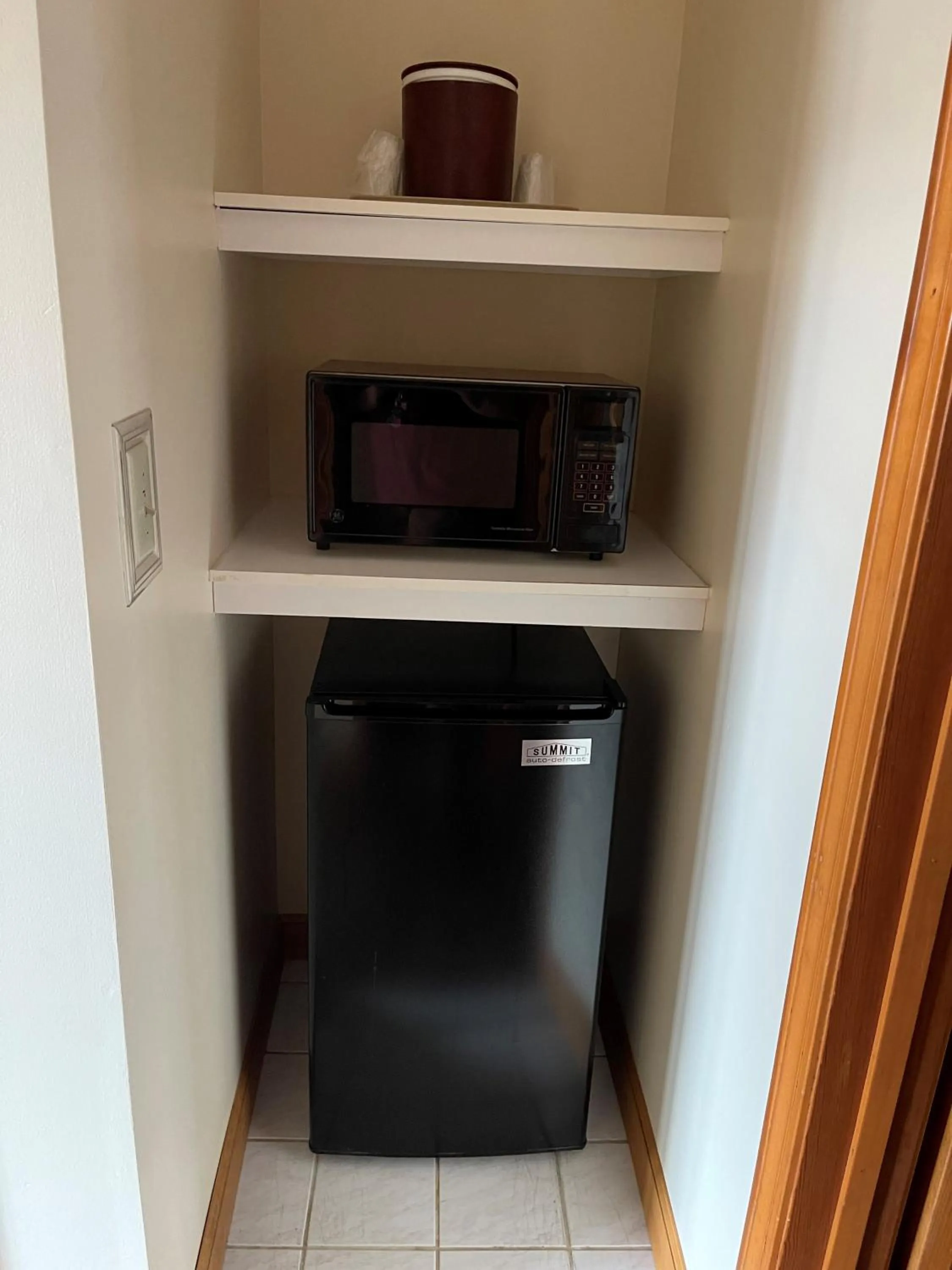 Mohican Resort Motel, Conveniently located to all Lake George attractions