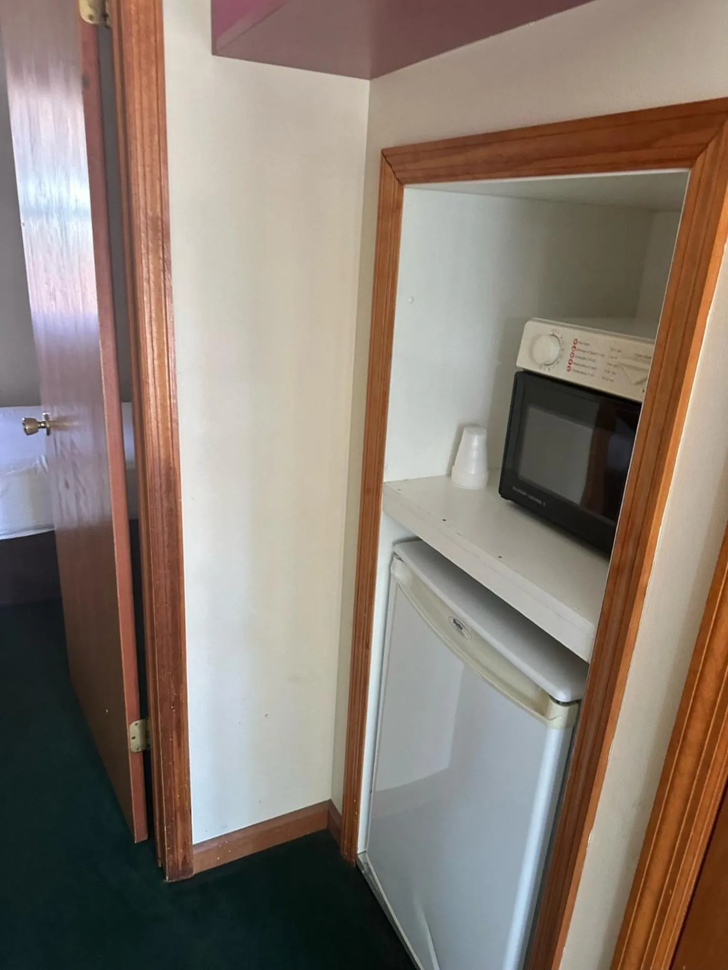 Mohican Resort Motel, Conveniently located to all Lake George attractions