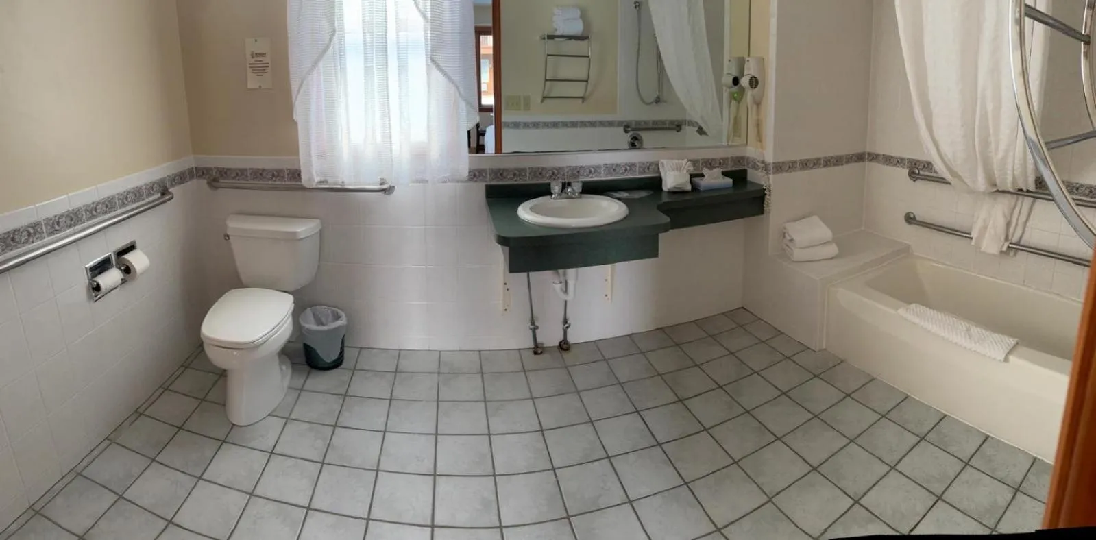 Mohican Resort Motel, Conveniently located to all Lake George attractions