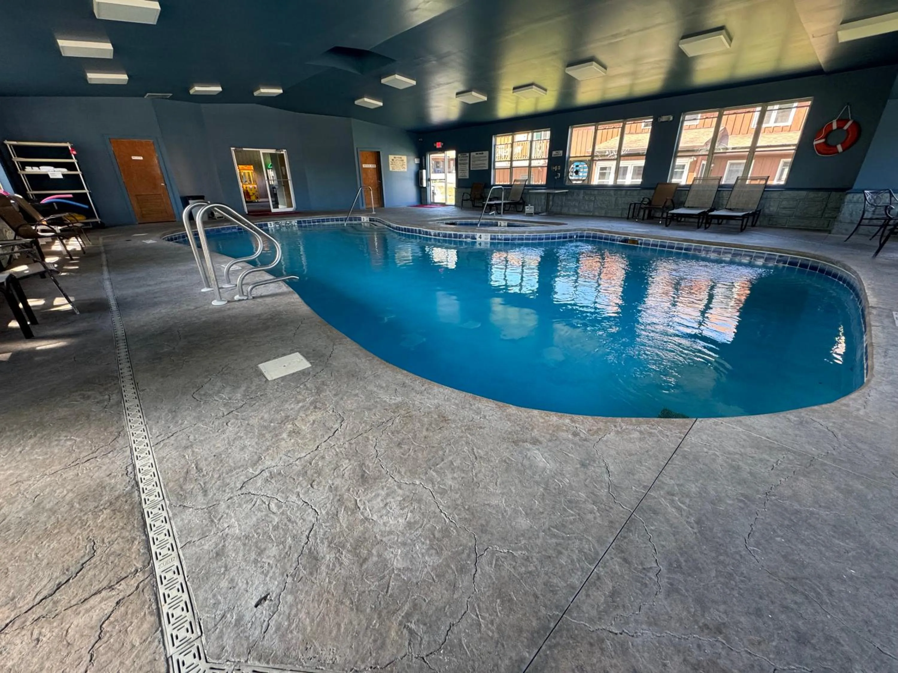 Mohican Resort Motel, Conveniently located to all Lake George attractions