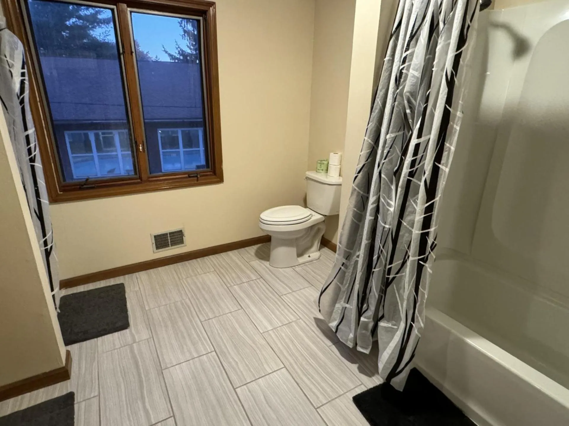 Mohican Resort Motel, Conveniently located to all Lake George attractions