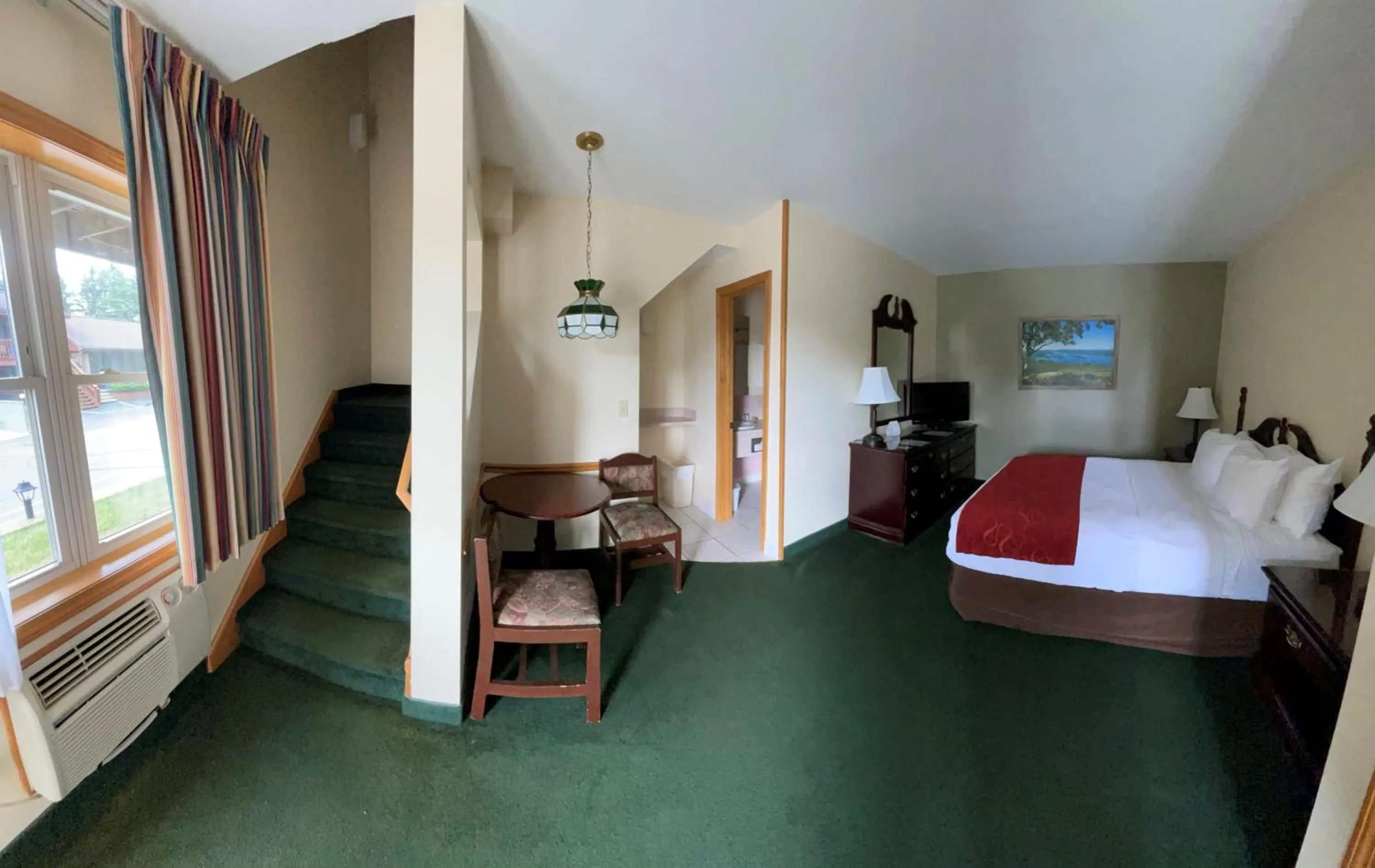 Bed in Mohican Resort Motel, Conveniently located to all Lake George attractions