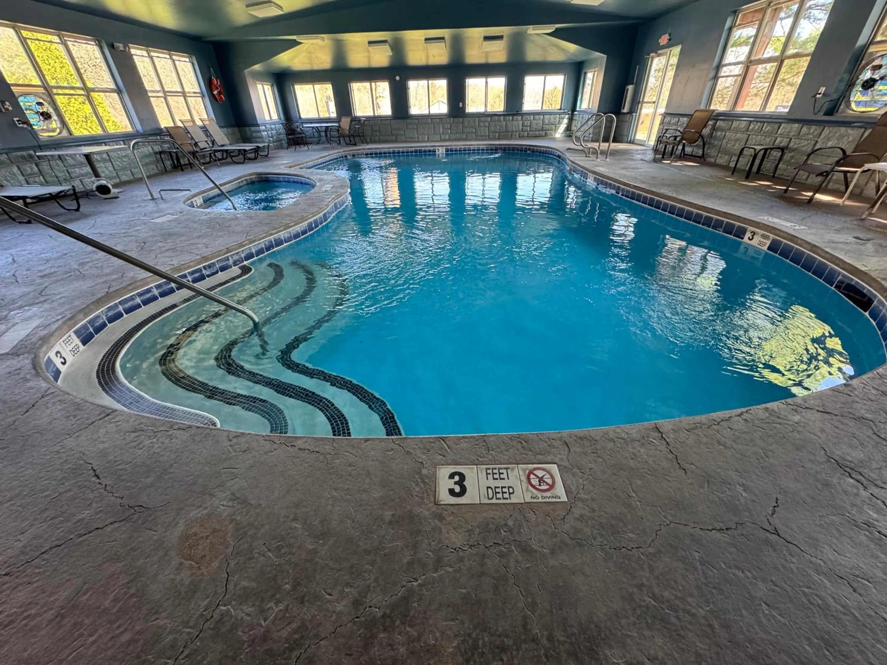 Mohican Resort Motel, Conveniently located to all Lake George attractions