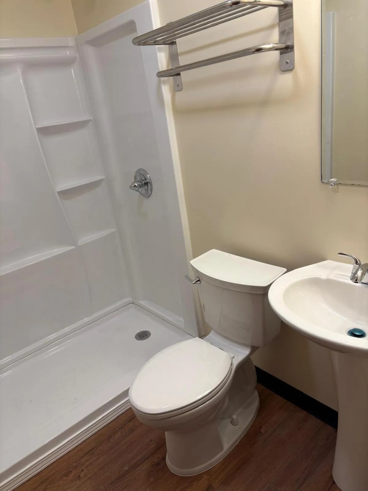 Mohican Resort Motel, Conveniently located to all Lake George attractions