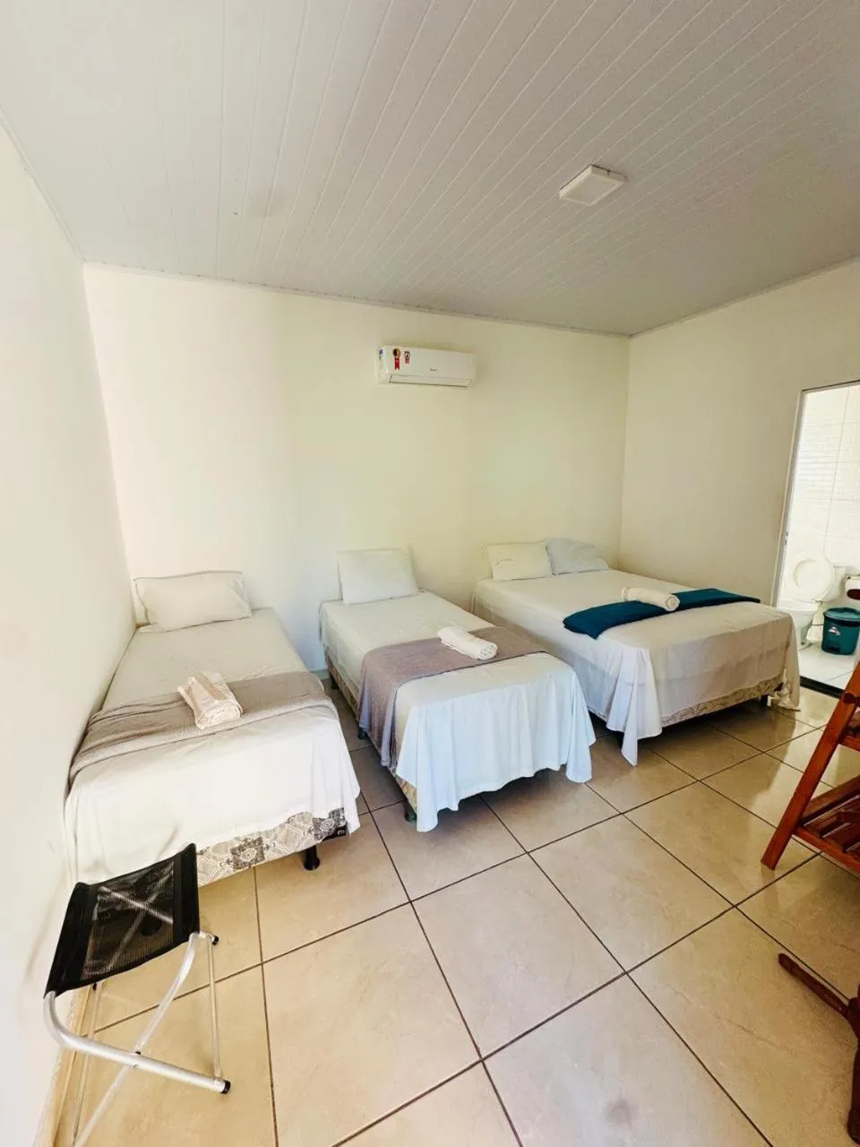 Triple Room with Bathroom in Pousada Palmeiras