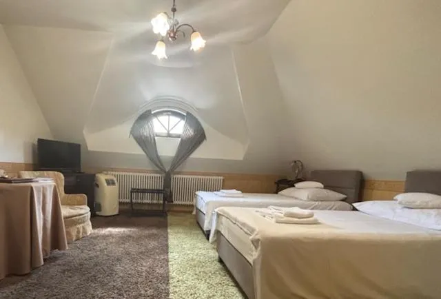 Bed in Hotel Pałacyk Konin
