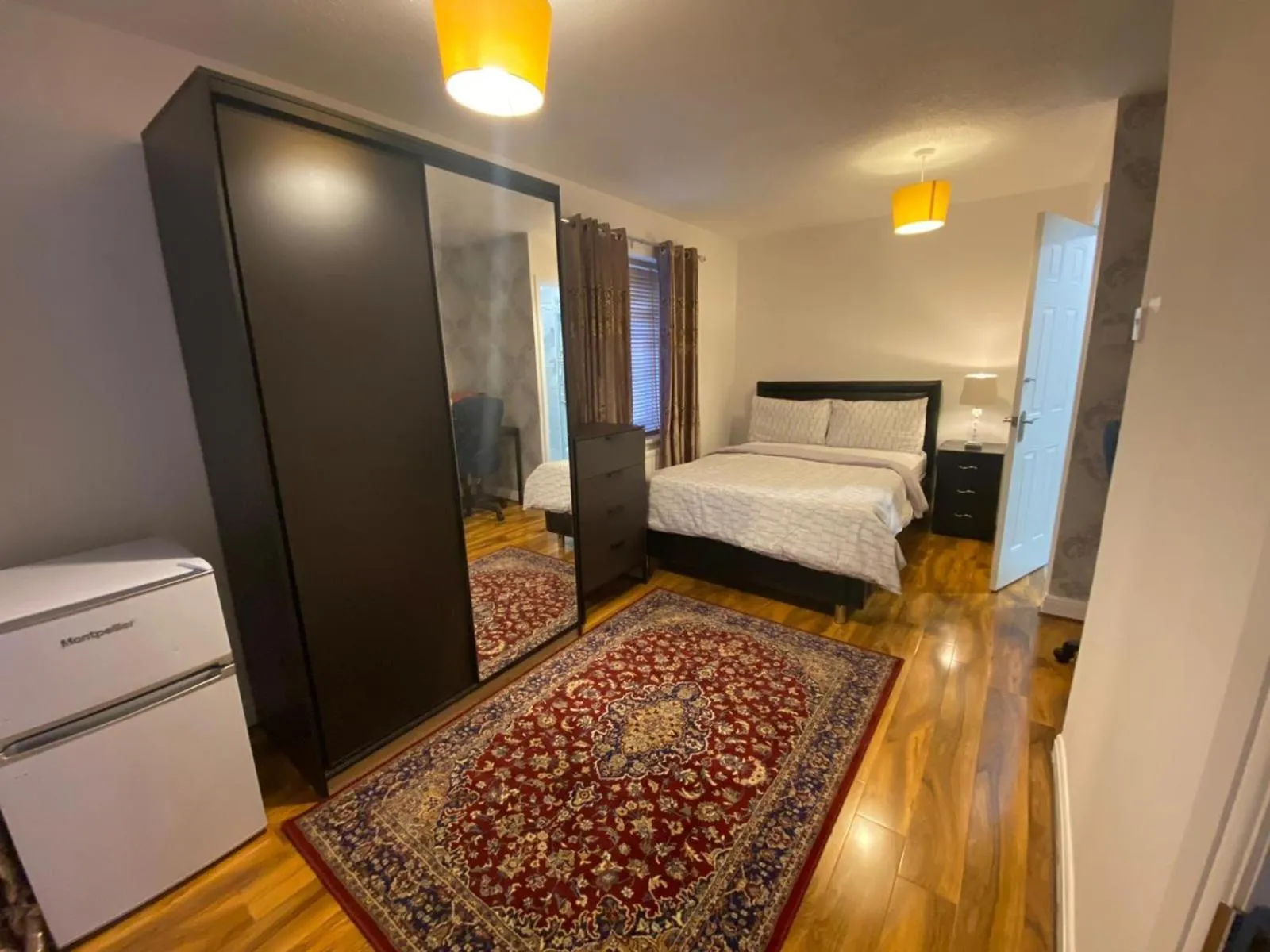 Bedroom in ASHMINA HOLIDAY LET with Free onsite Parking for SMALL VANS and cars only