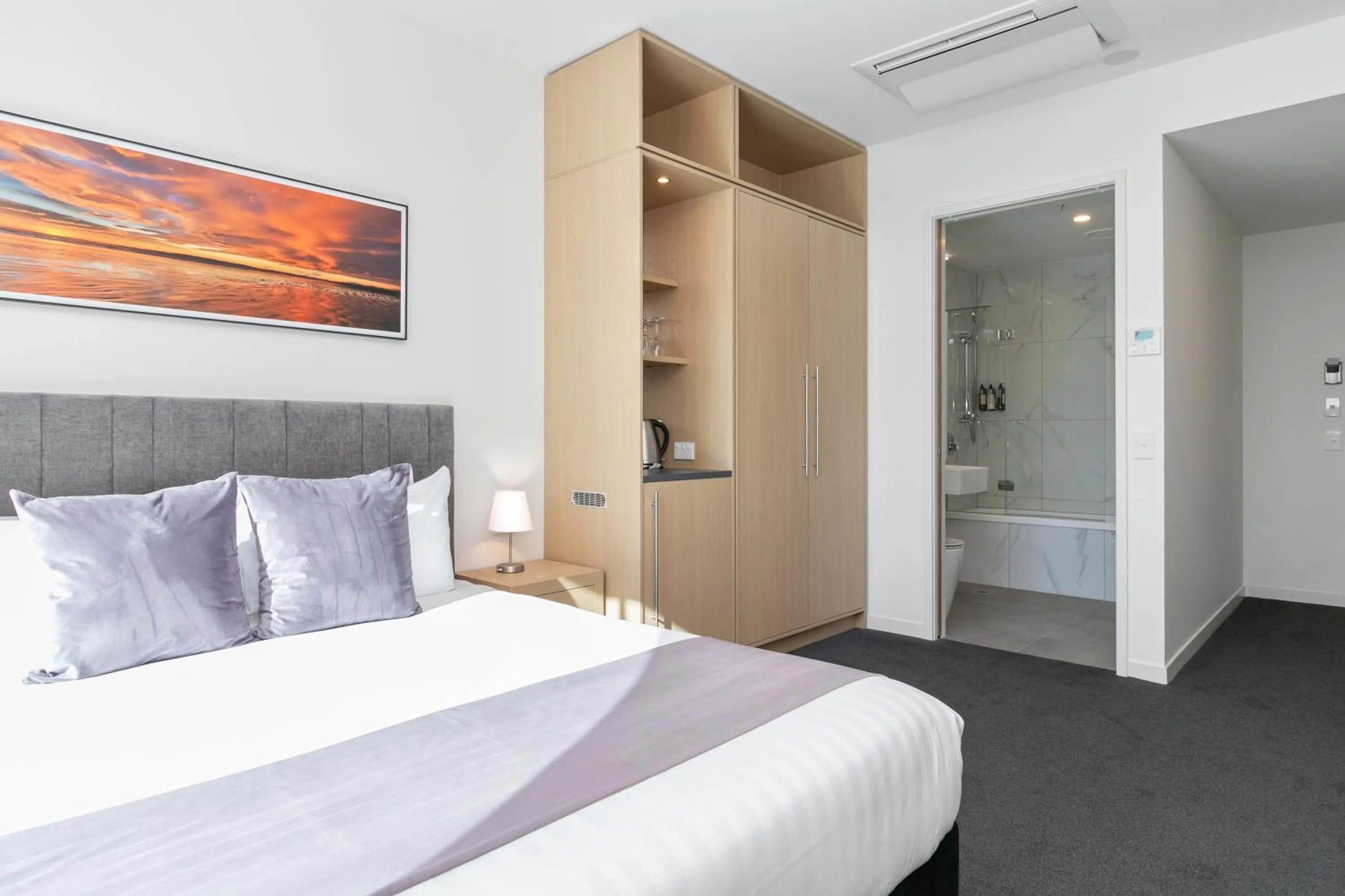 Photo of the whole room, Bed in Christchurch City Hotel