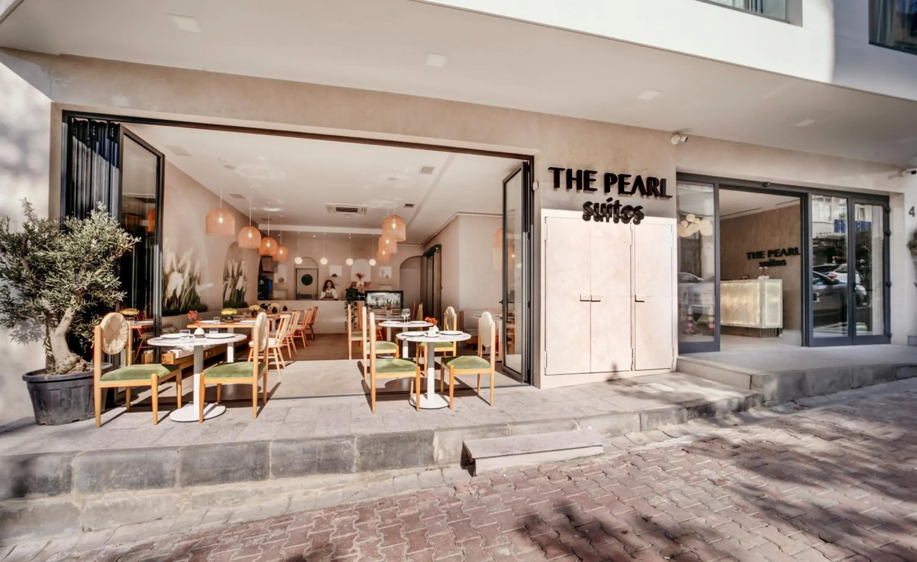 Restaurant/places to eat in The Pearl Suites Restaurant/places to eat in The Pearl Suites