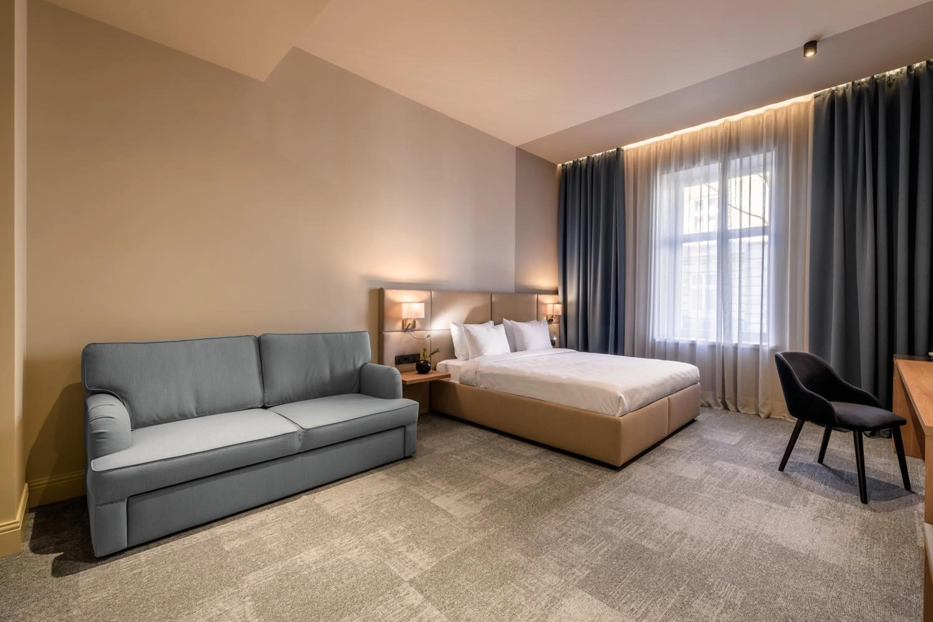 Photo of the whole room, Bed in Maestral