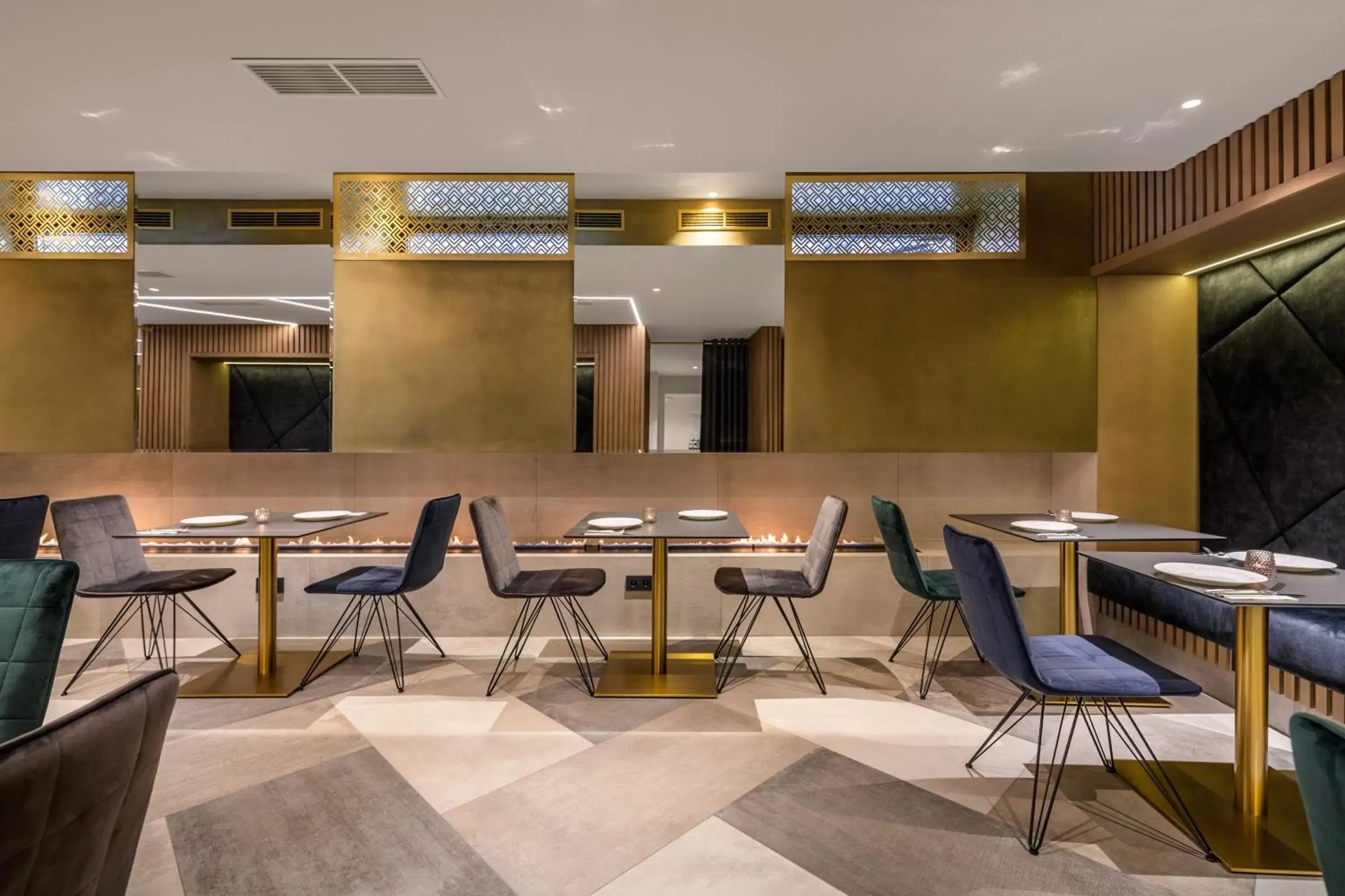 Restaurant/places to eat in Maestral Restaurant/places to eat in Maestral