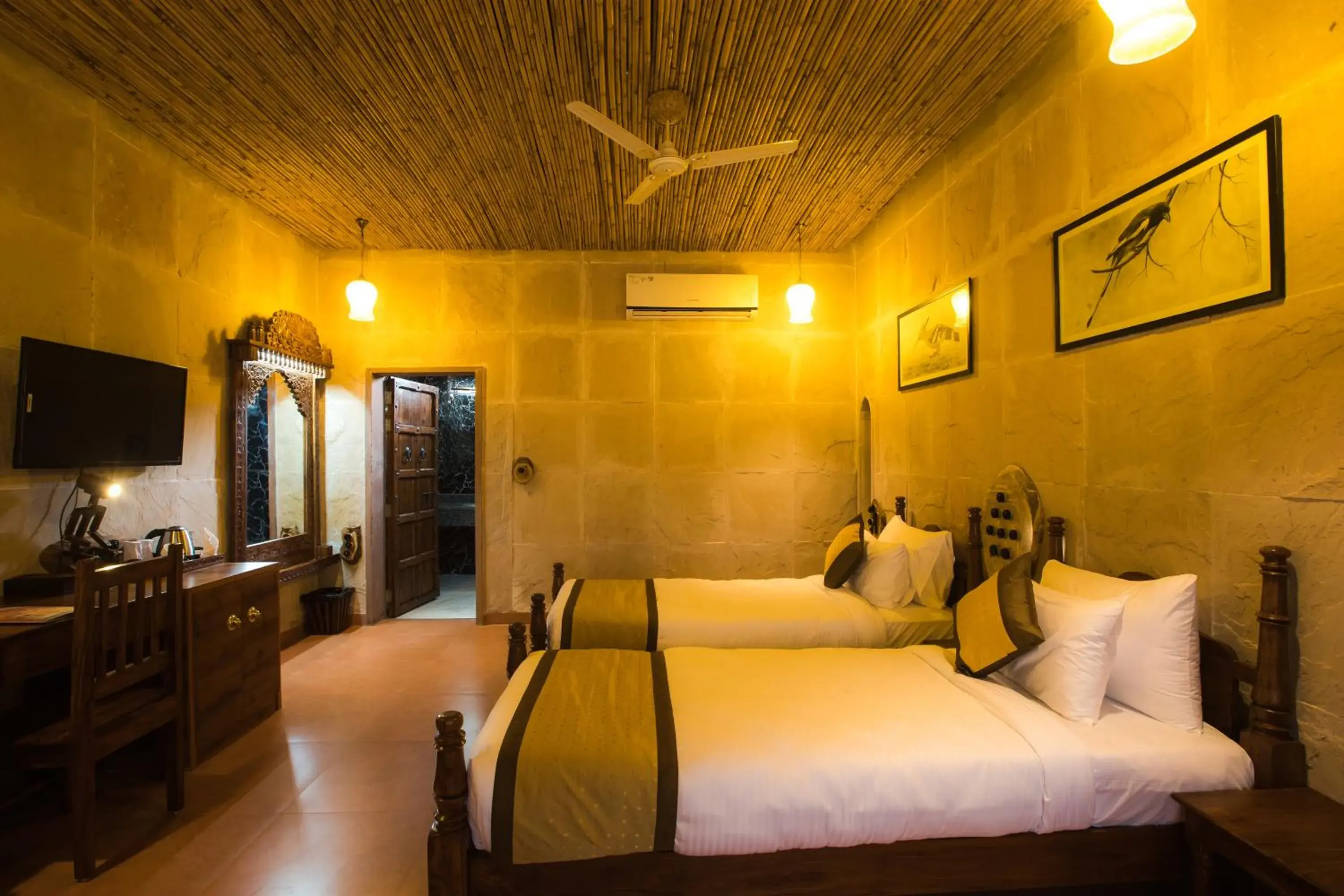 Photo of the whole room, Bed in Puratan Qila Photo of the whole room, Bed in Puratan Qila