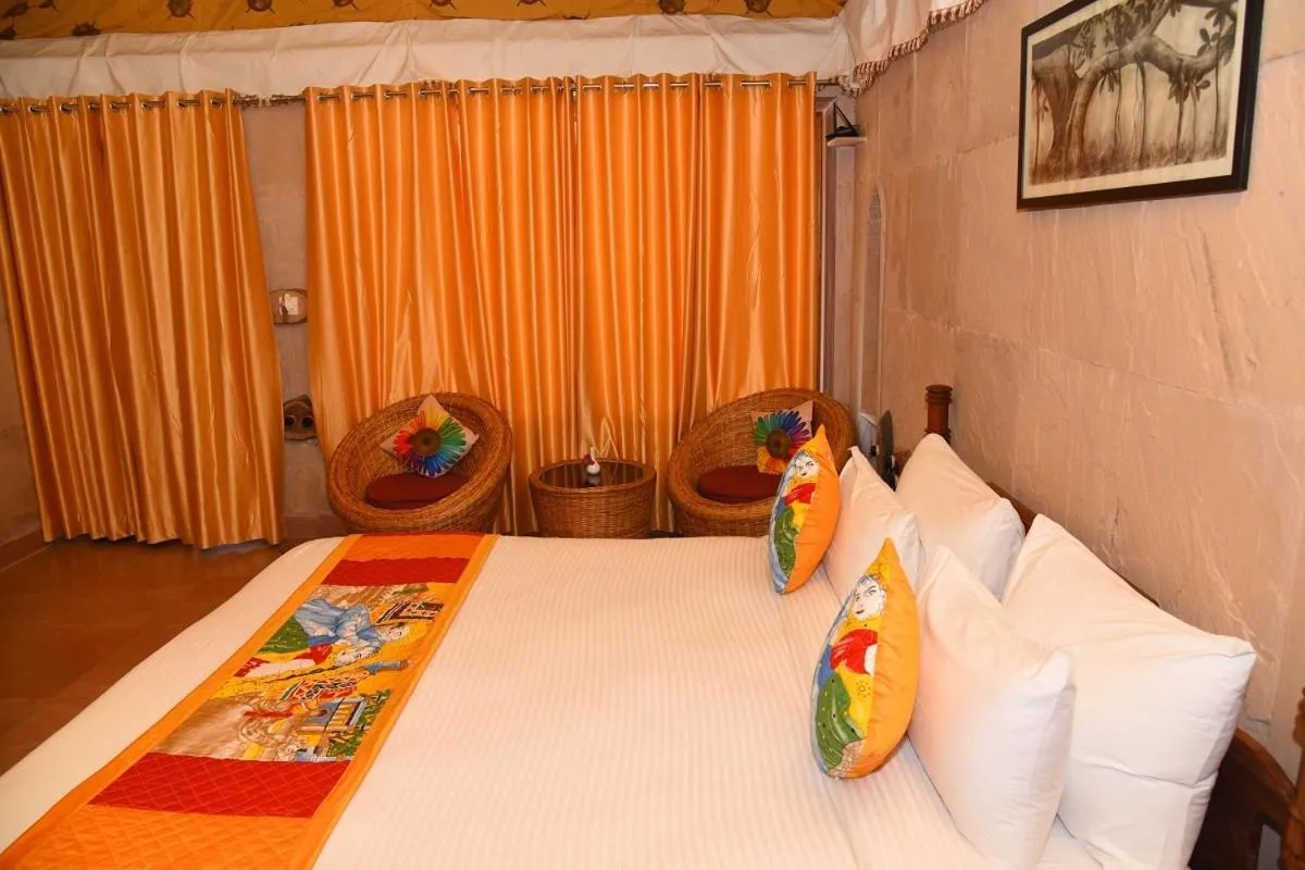 Bedroom, Bed in Puratan Qila