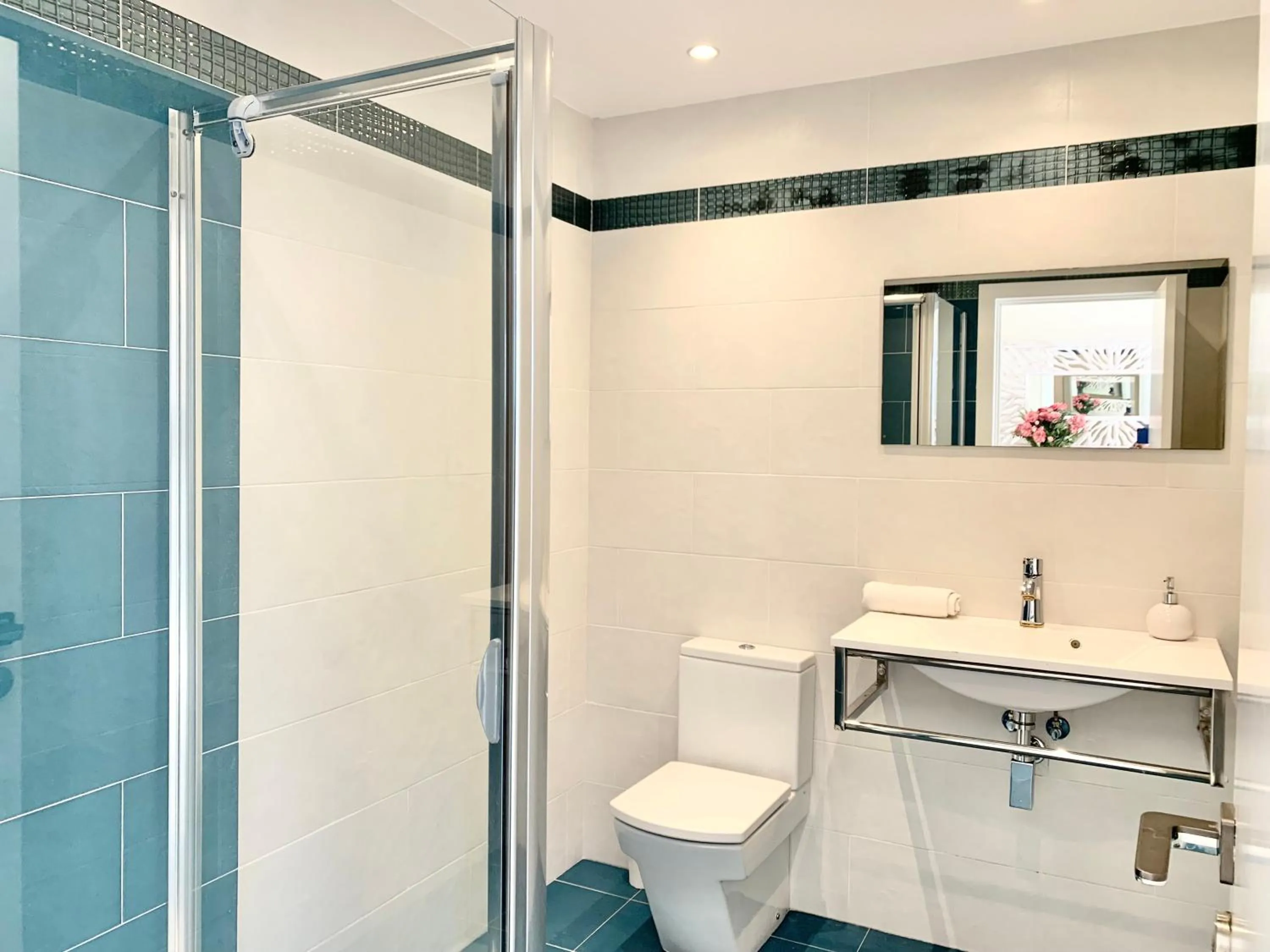 Sitges Spaces Sea View Villa- 6 Bedrooms, 5 bathrooms, 2 private pools, Near center