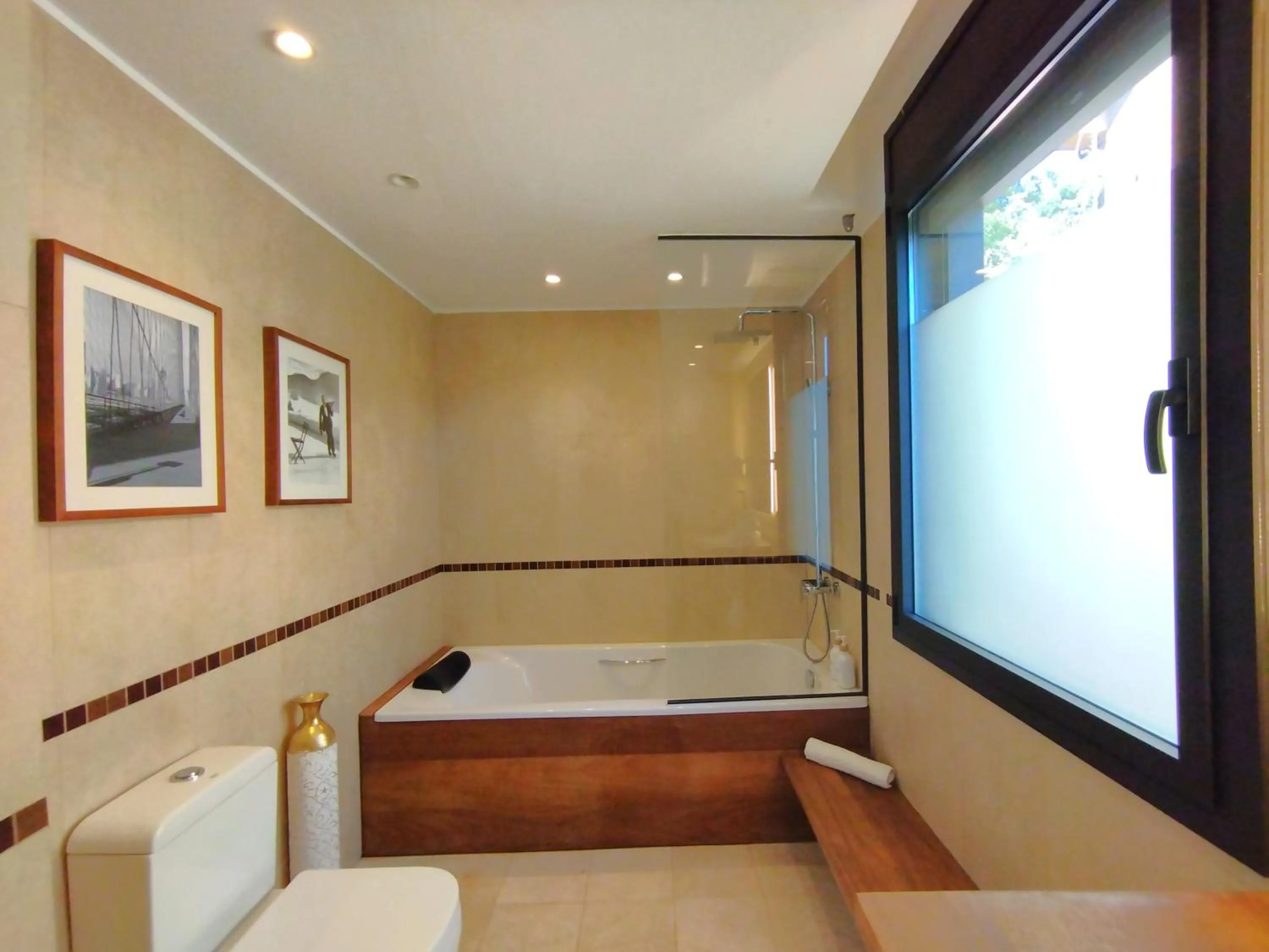 Sitges Spaces Sea View Villa- 6 Bedrooms, 5 bathrooms, 2 private pools, Near center