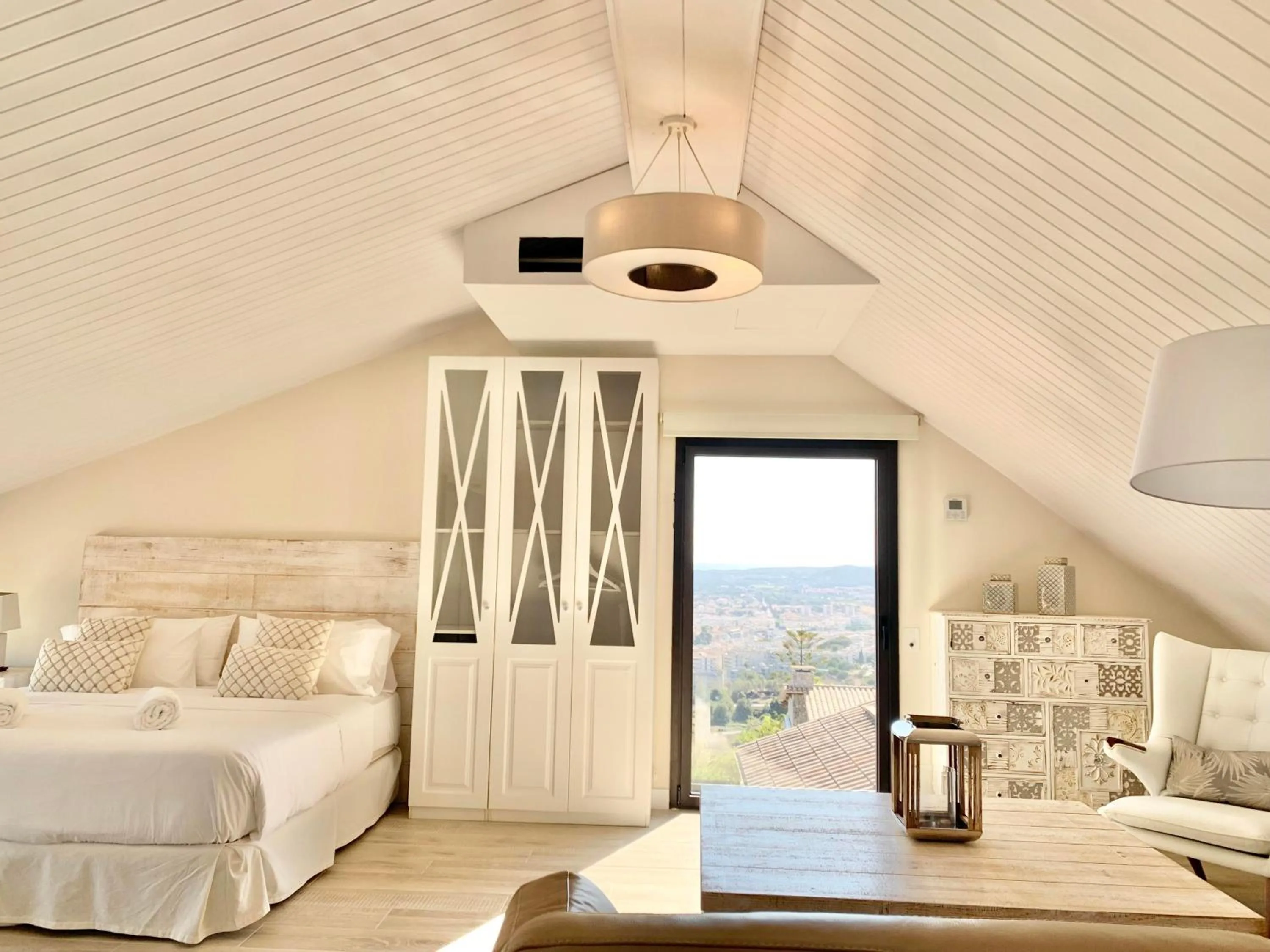 Bed in Sitges Spaces Sea View Villa- 6 Bedrooms, 5 bathrooms, 2 private pools, Near center