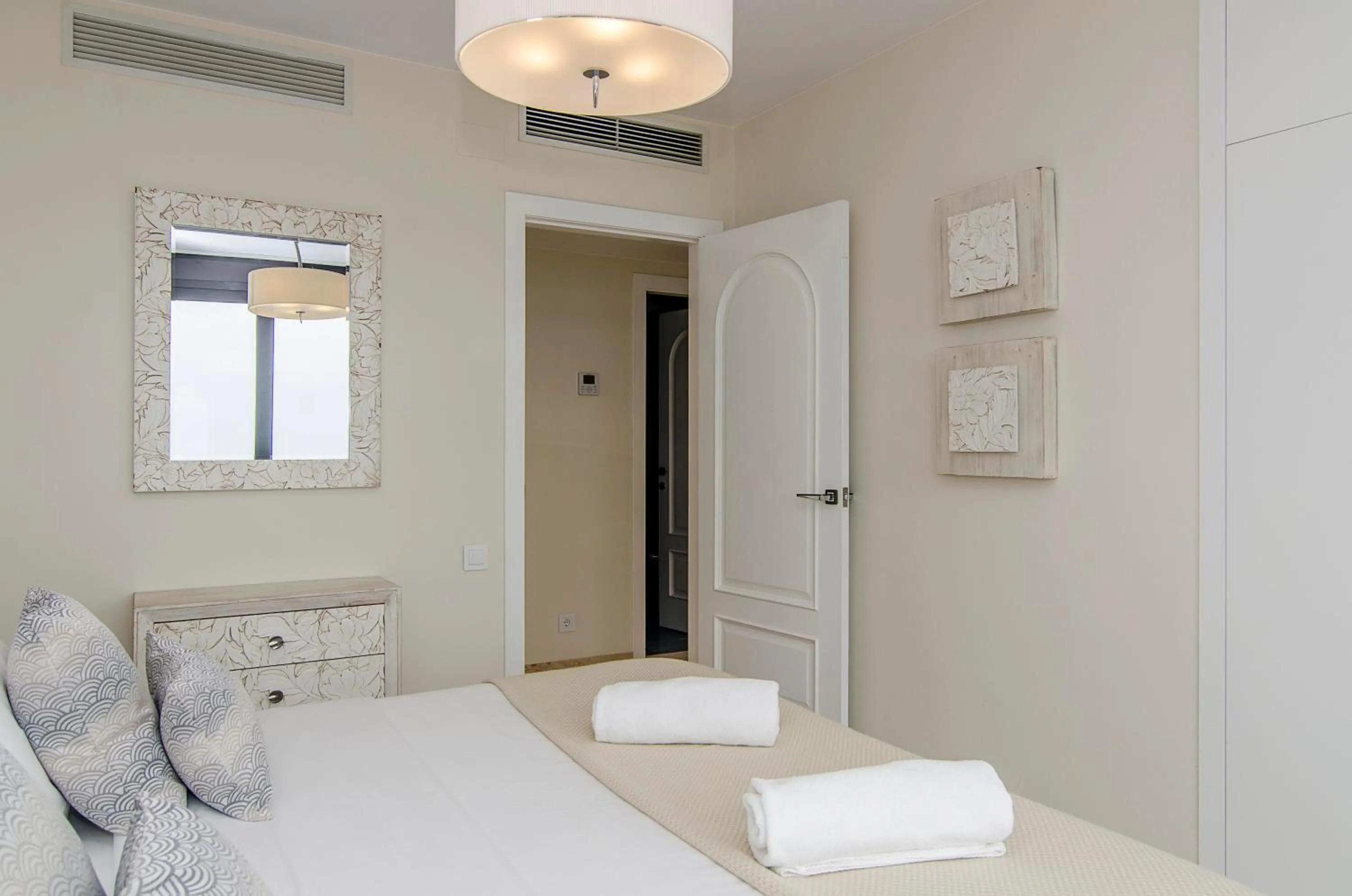 Bed in Sitges Spaces Sea View Villa- 6 Bedrooms, 5 bathrooms, 2 private pools, Near center
