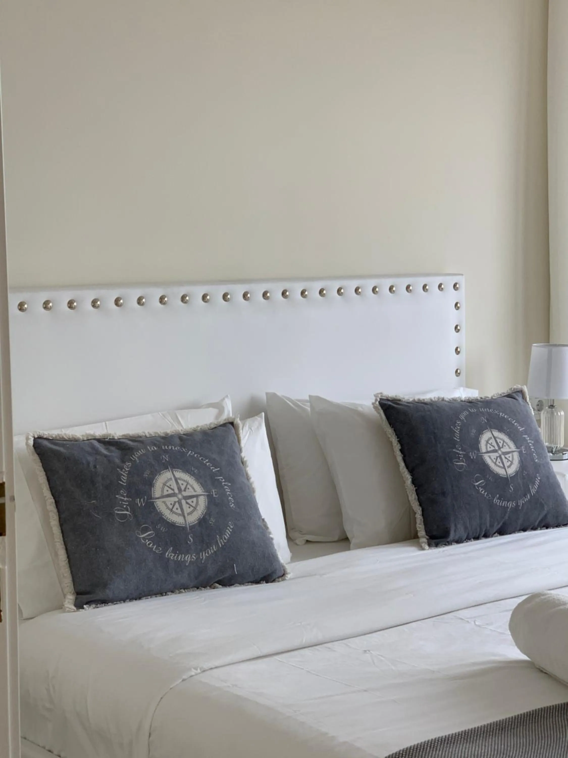 Bed in Sitges Spaces Sea View Villa- 6 Bedrooms, 5 bathrooms, 2 private pools, Near center