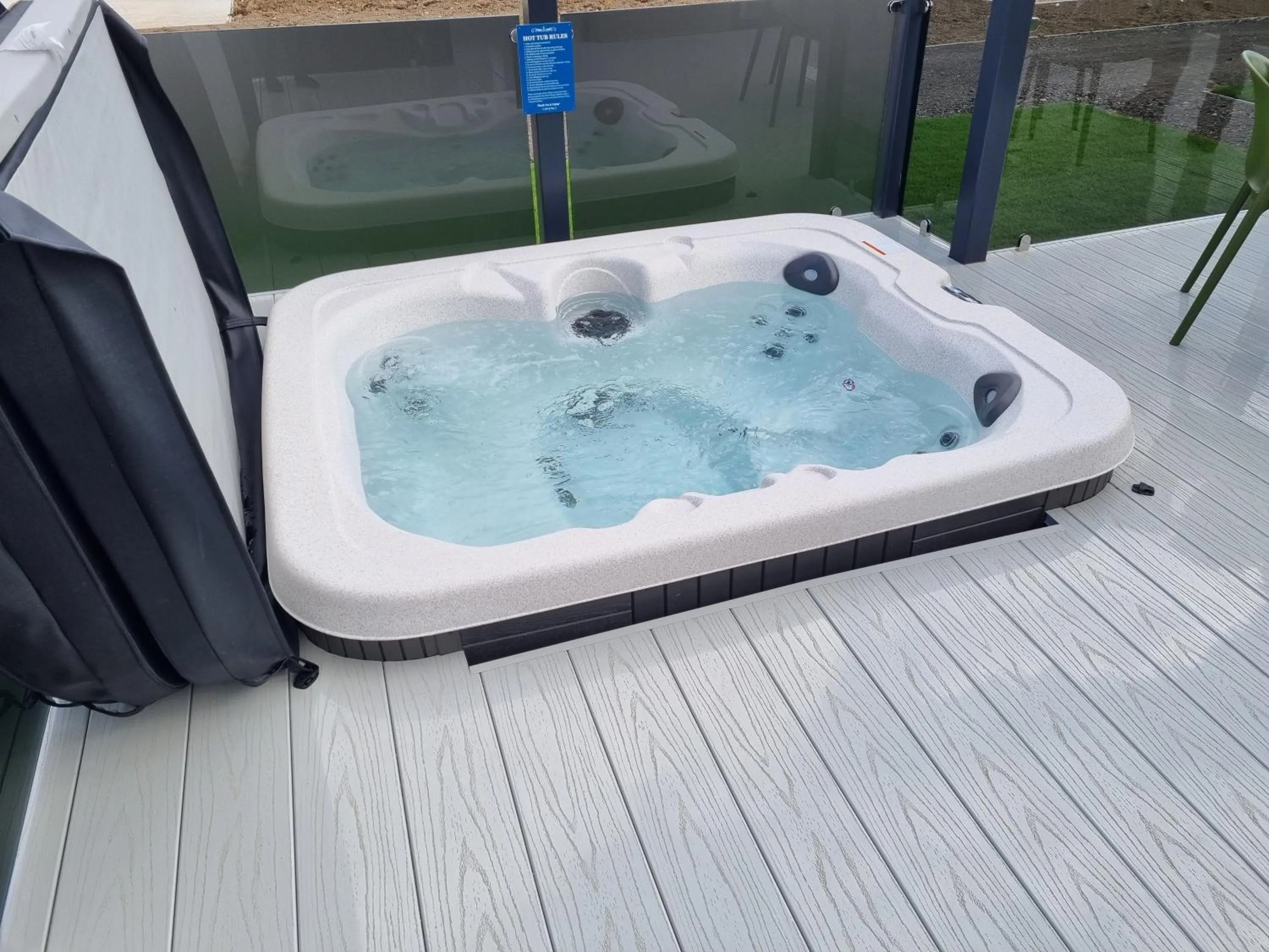 Hot Tub in Sure Studio by Best Western Brackenborough Lakes & Resort