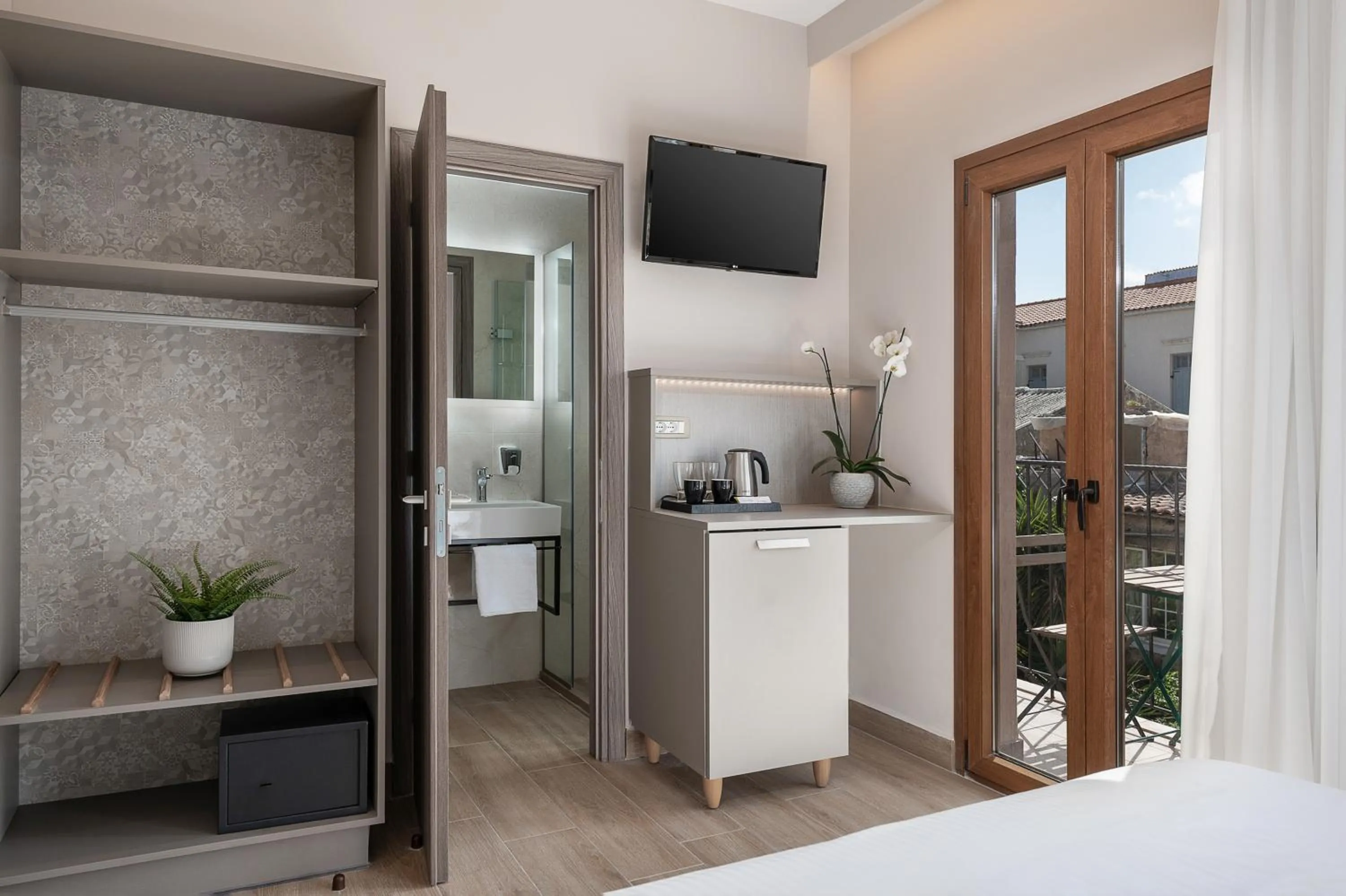 TV and multimedia in Al Daliani Minaret Rooms