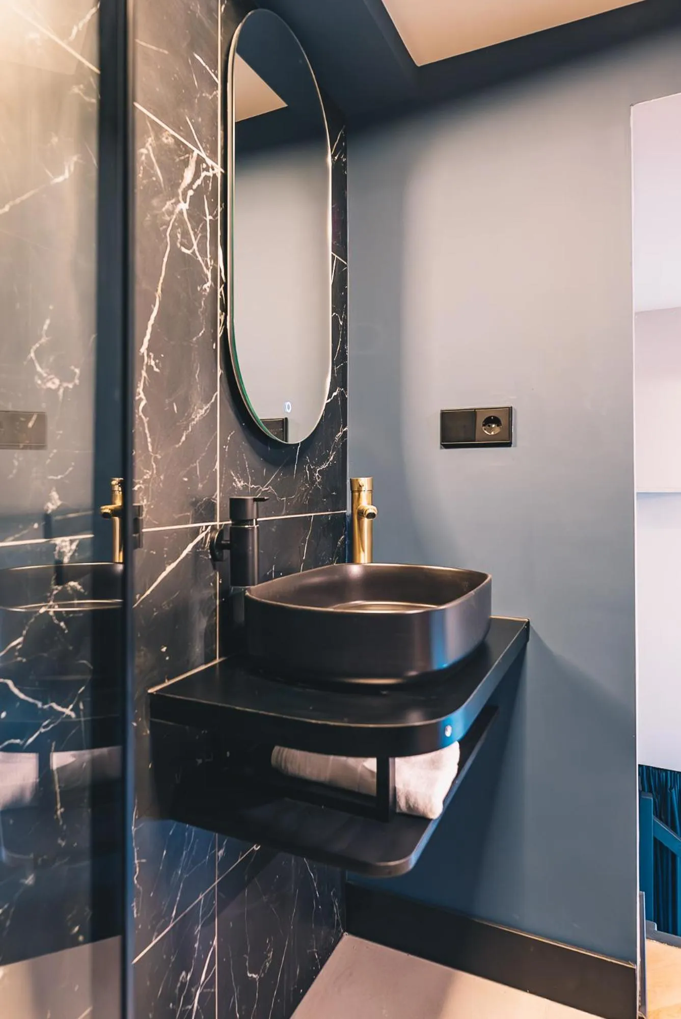 Bathroom in LVM Stays