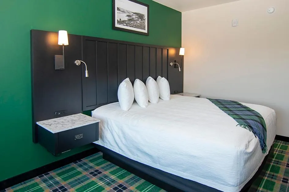 Bed in Water Street Inn