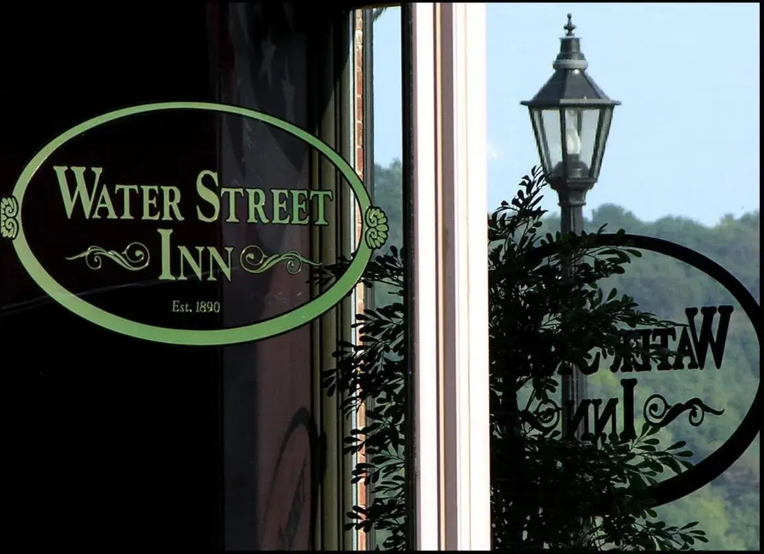 Facade/entrance in Water Street Inn Facade/entrance in Water Street Inn