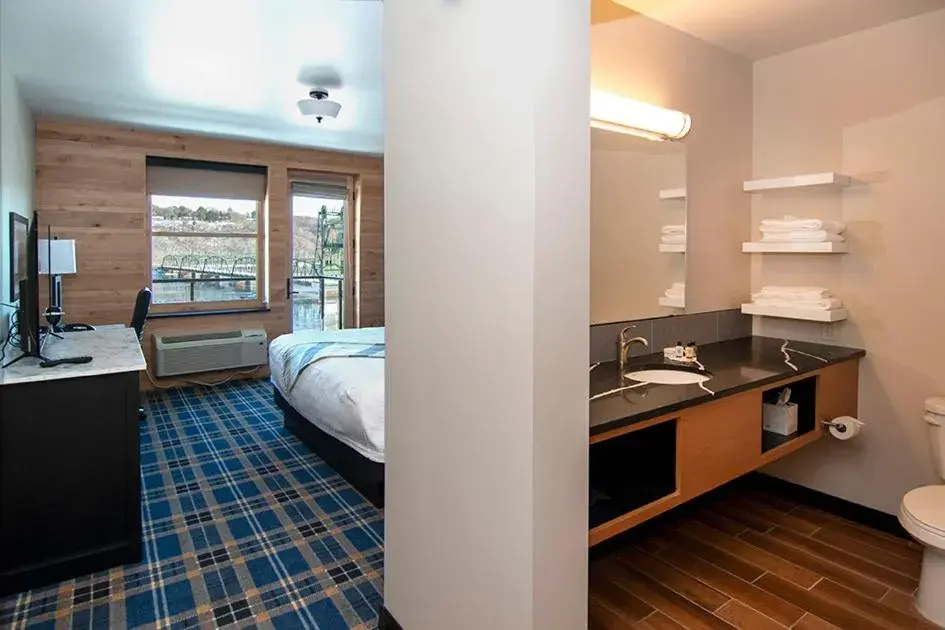 Bed in Water Street Inn Bed in Water Street Inn