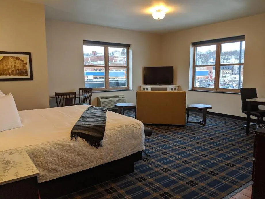 Bed in Water Street Inn