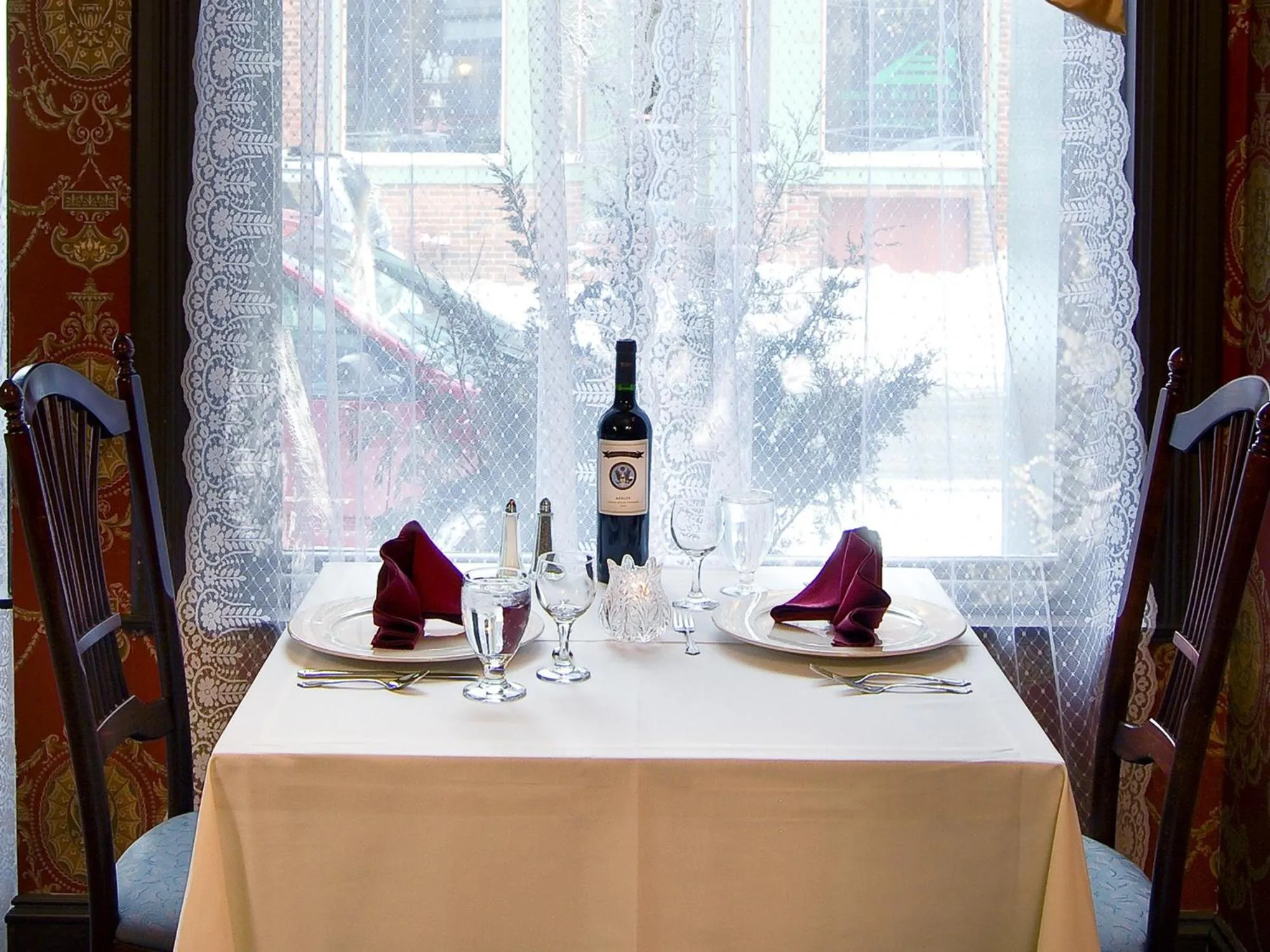 Restaurant/places to eat in Water Street Inn