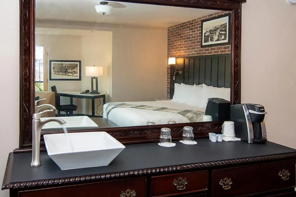 Bed in Water Street Inn