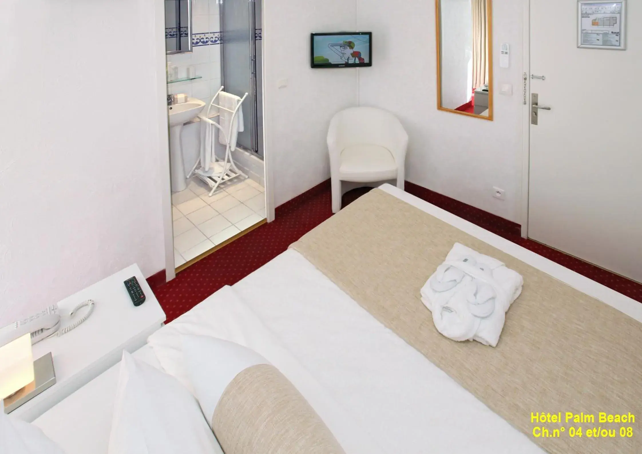 View (from property/room), Bed in HOTEL PALM BEACH View (from property/room), Bed in HOTEL PALM BEACH